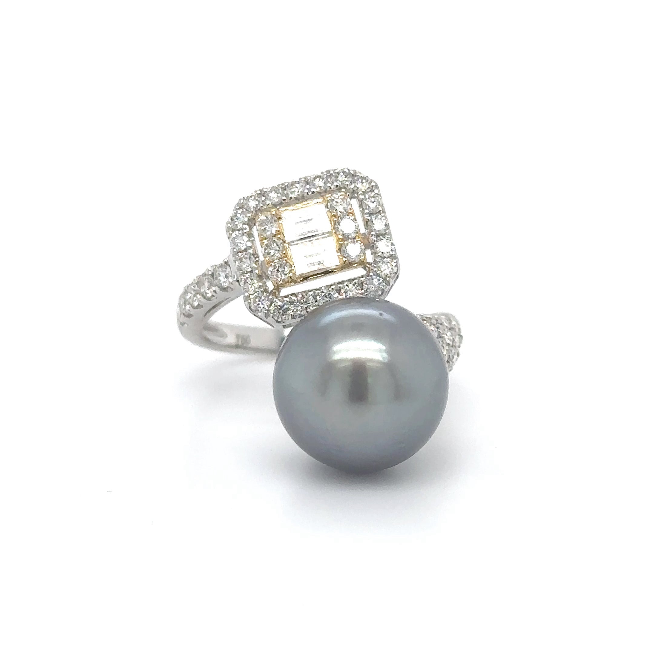 Anillo De Oro Blanco De 18 Quilates Con Perlas Y Diamantes 1.12 Ct.