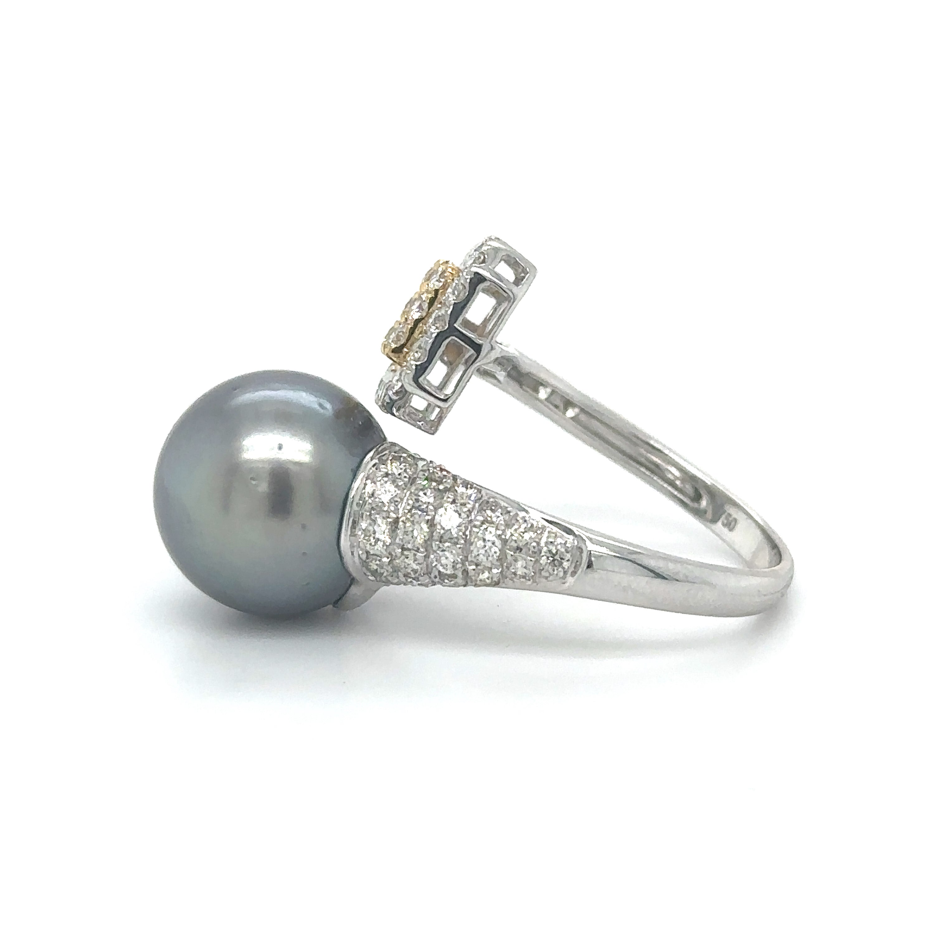 Anillo De Oro Blanco De 18 Quilates Con Perlas Y Diamantes 1.12 Ct.