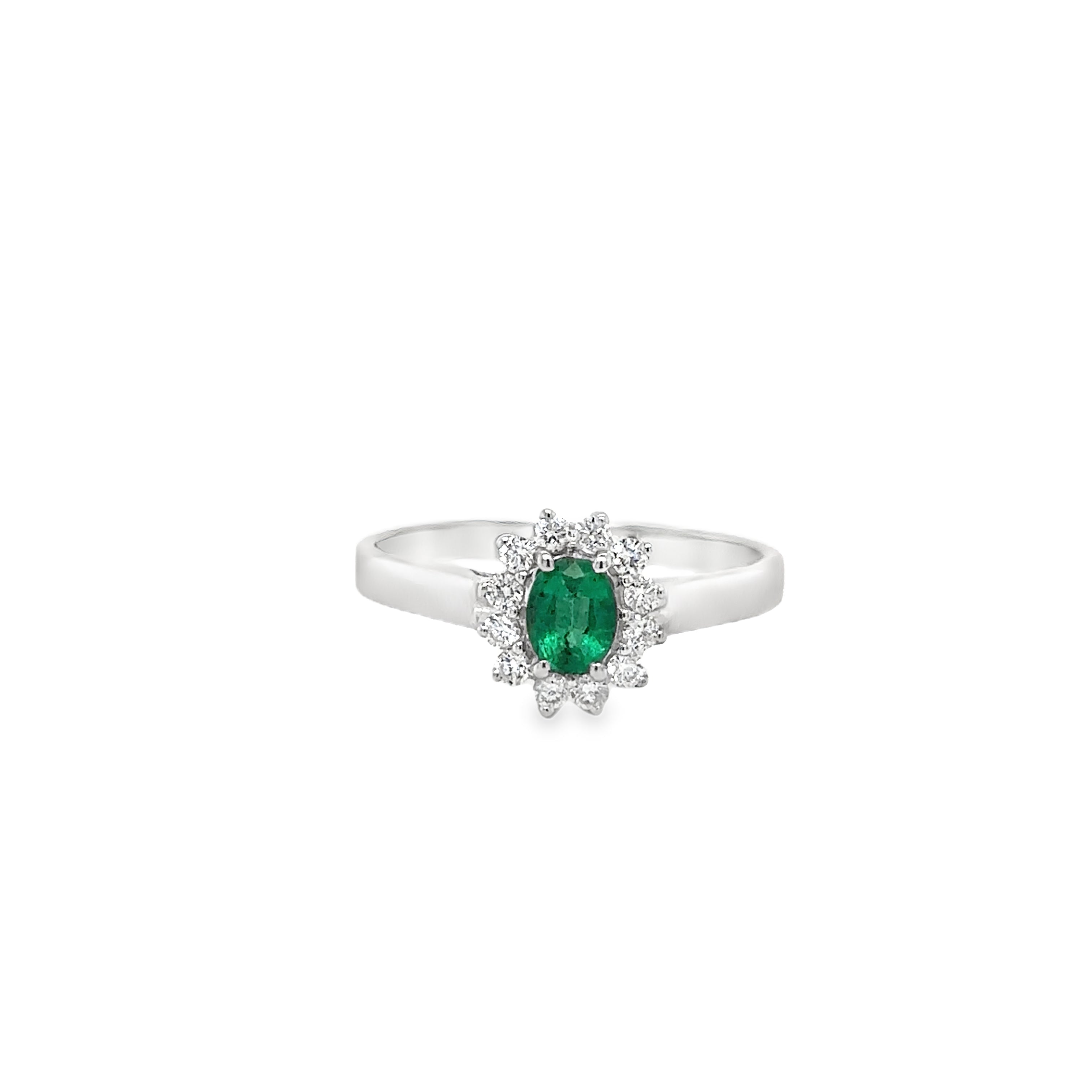 Anillo De Oro Blanco De 18 Quilates Con Esmeraldas Y Diamantes 0.52 Ct.