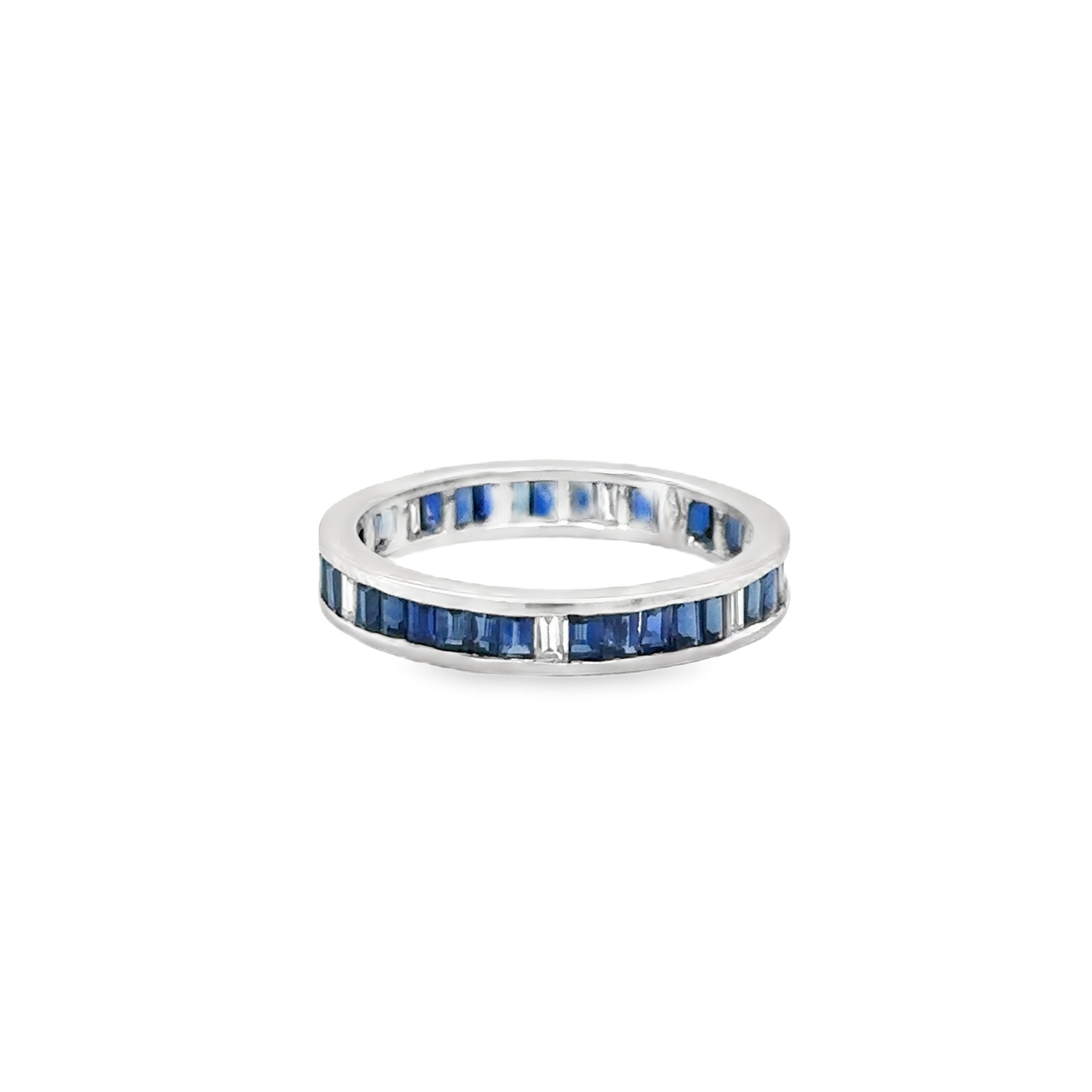 Anillo De Oro Blanco De 18 Quilates Con Zafiro Baguette Y Diamantes 2.31 Ct.