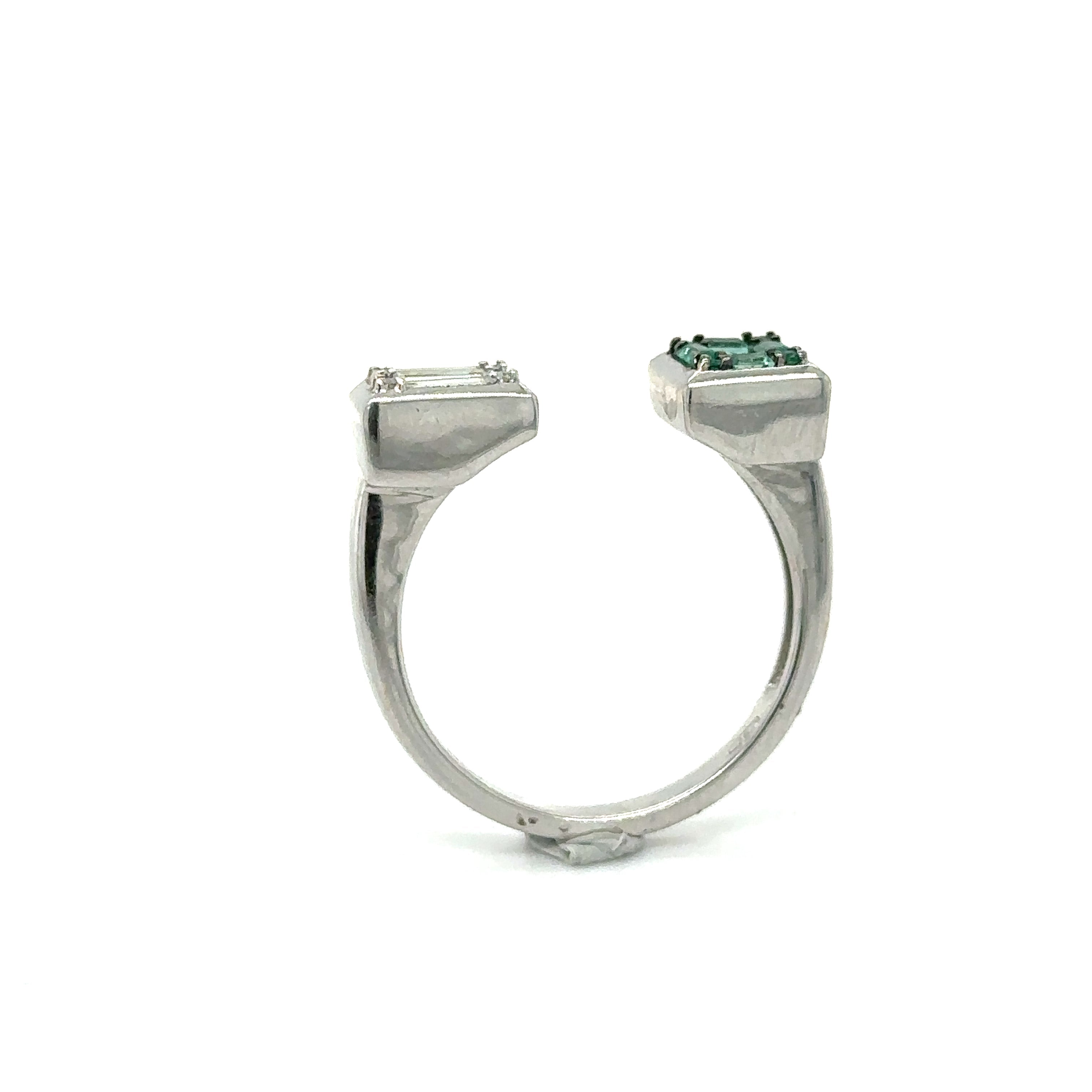 Anillo de Diamantes & Esmeralda en Oro Blanco de 18K 0.51ct