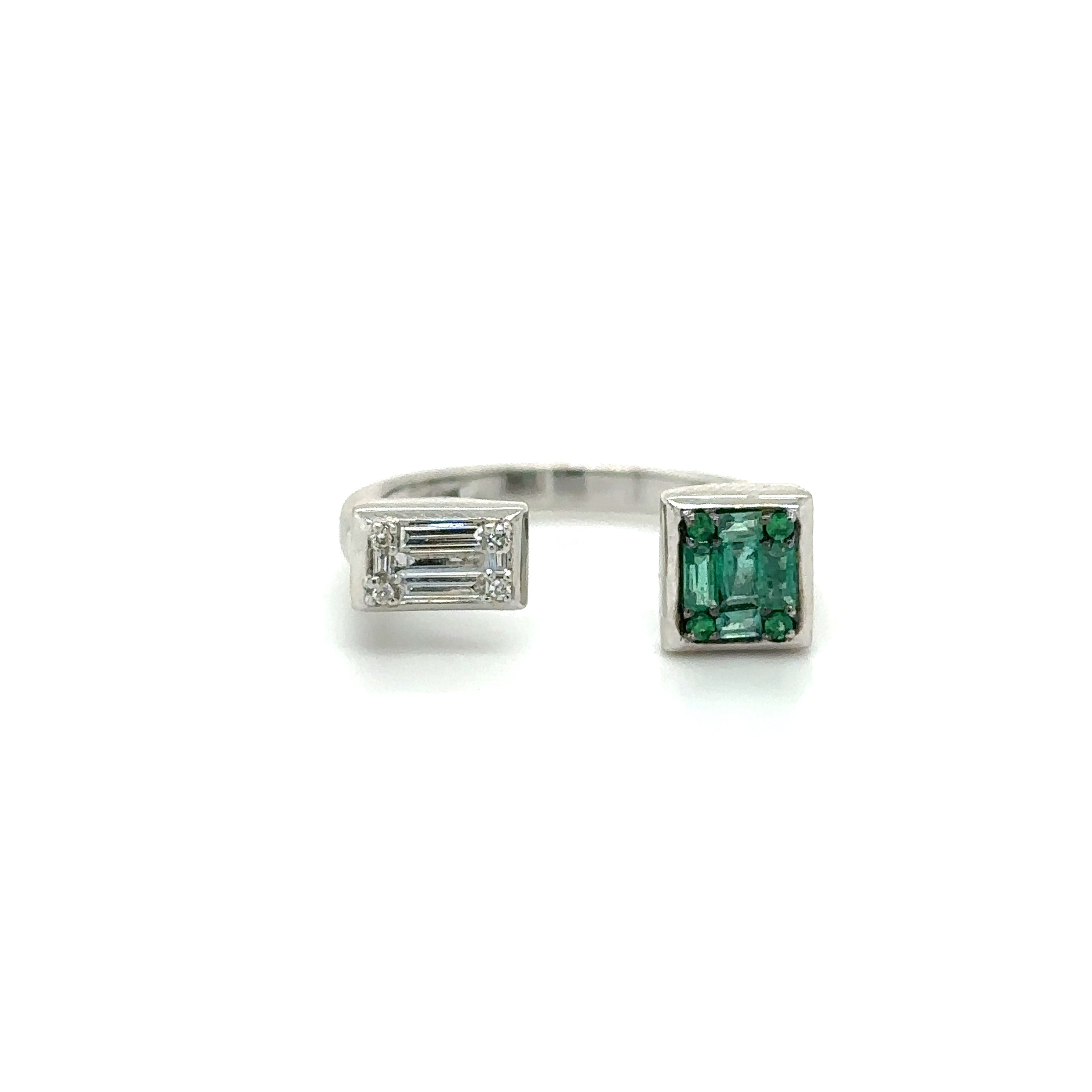 Anillo de Diamantes & Esmeralda en Oro Blanco de 18K 0.51ct