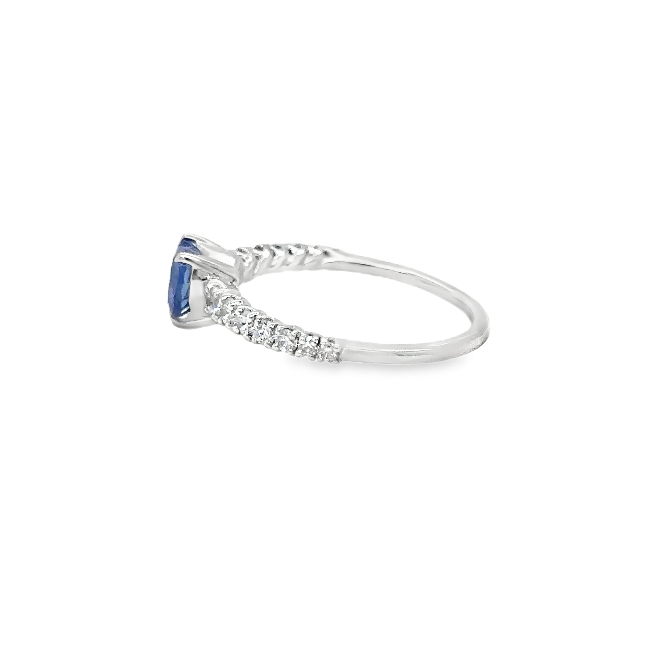 Anillo En Oro Blanco De 18 Kt Con Zafiro Azul Y Diamantes, 1.54 CT