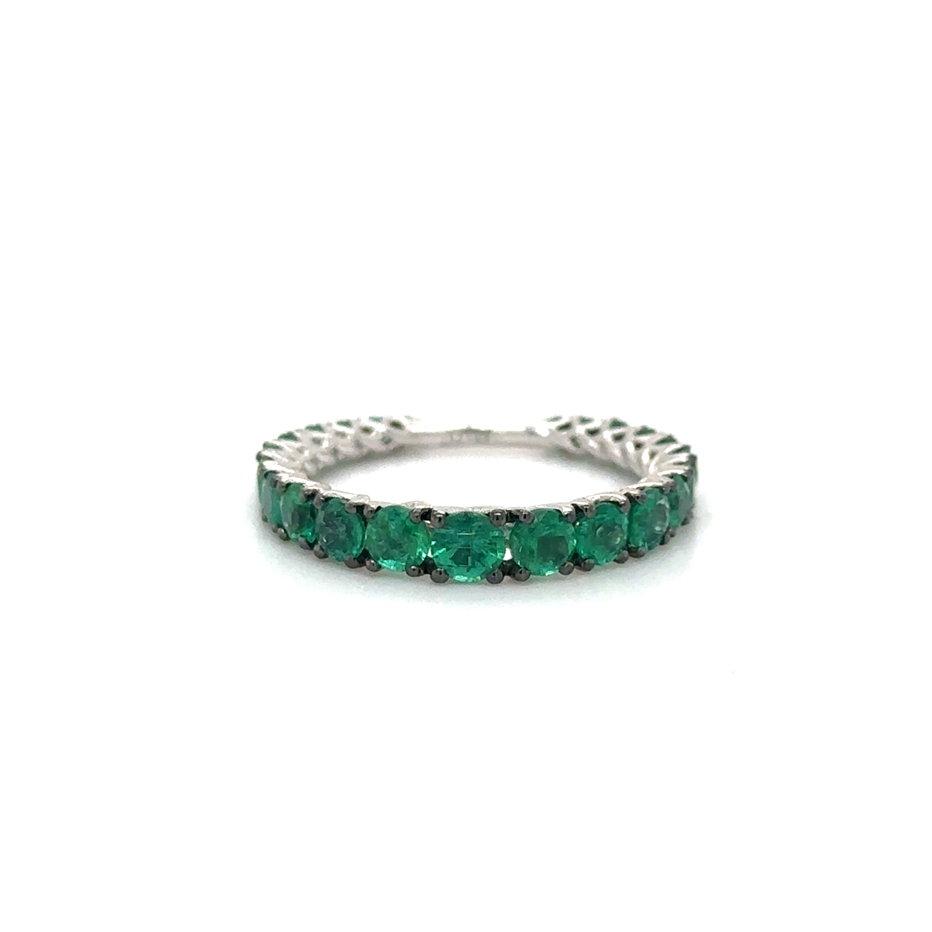 Anillo De Oro Blanco De 18 Quilates Con Esmeralda 1.68 Ct.