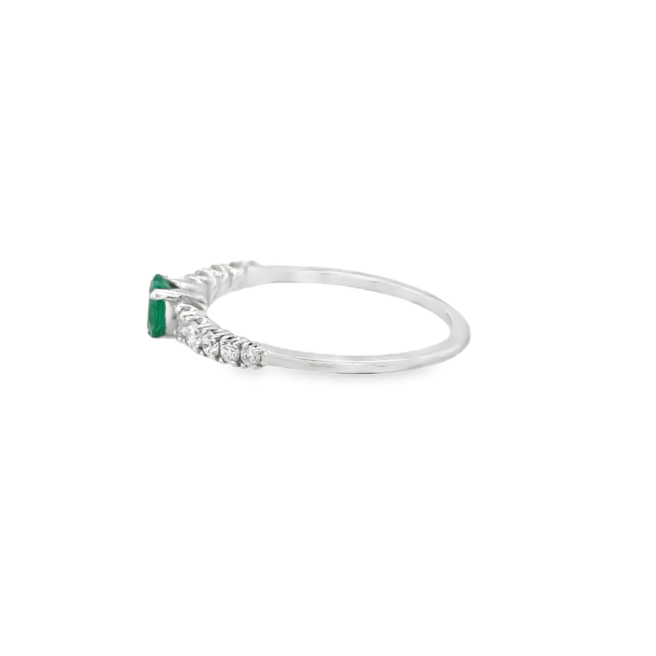 18Kt White Gold Ring With Emerald And Diamonds, 0.71 CT