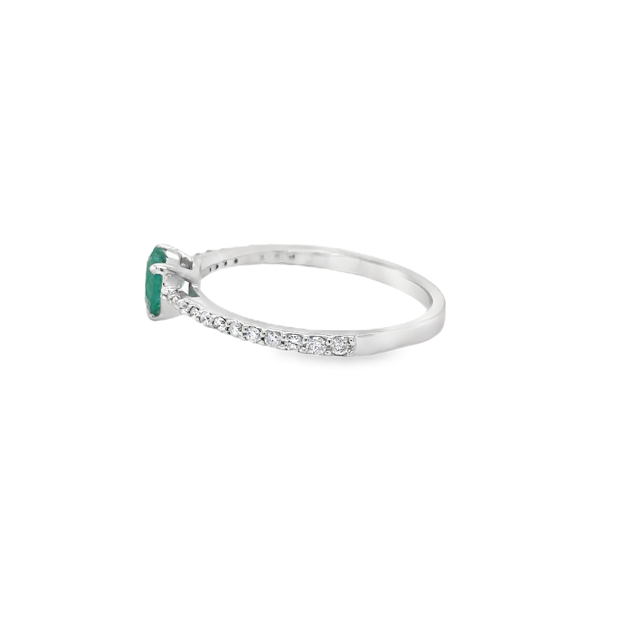 18K White Gold Ring With Heart Shaped Emerald, 1.07 CT