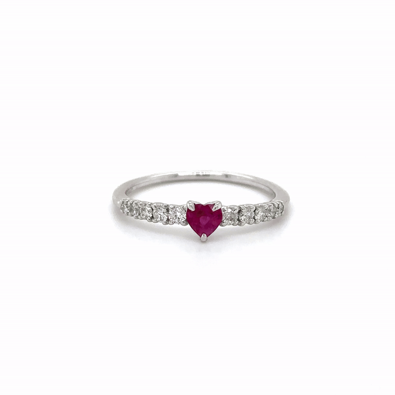 Anillo Corazón De Rubí Y Diamantes En Oro Blanco De 18Kt, 0.49 CT
