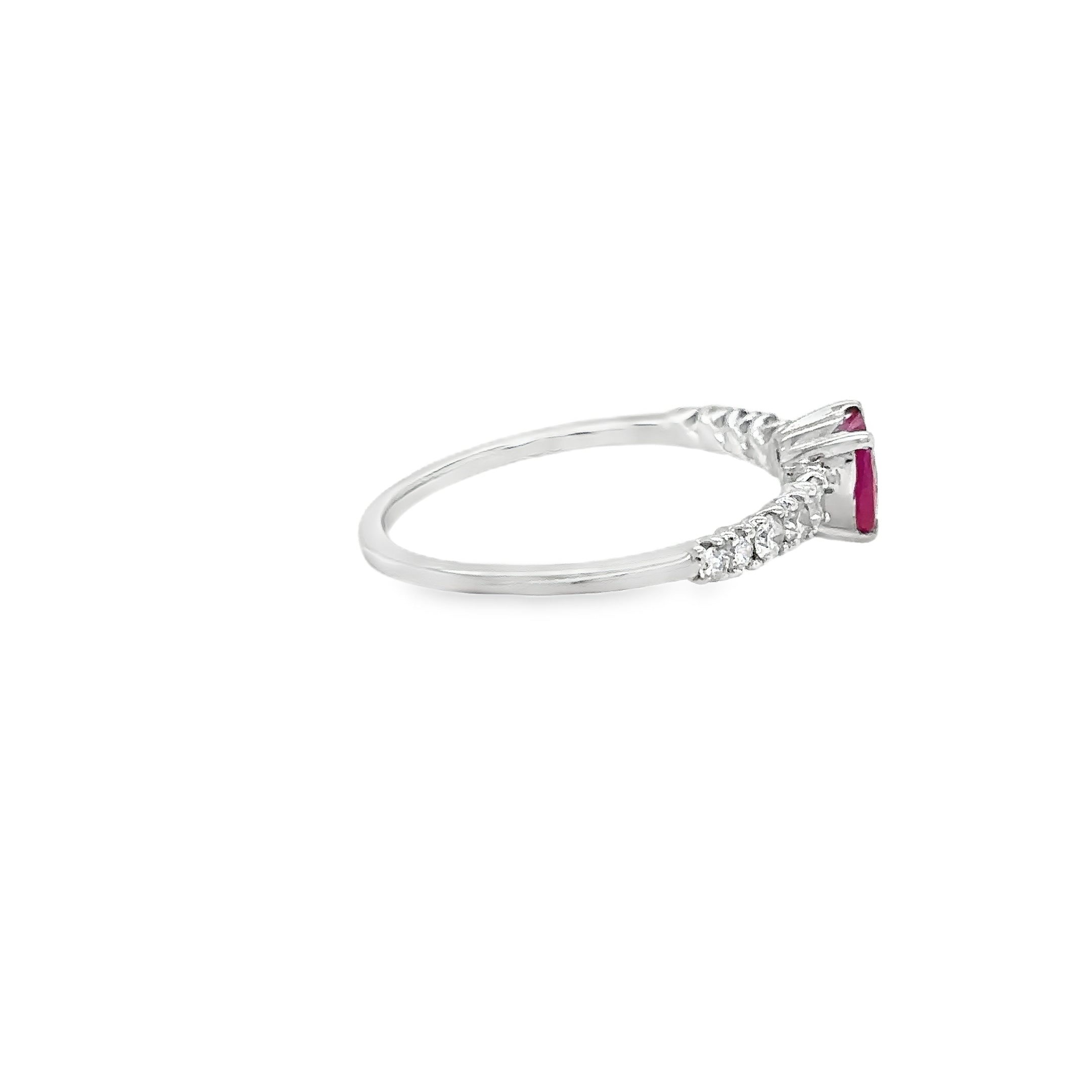 Anillo De Oro Blanco De 18 Kt Con Rubí En Forma De Corazón Y Diamantes, 0.92 CT