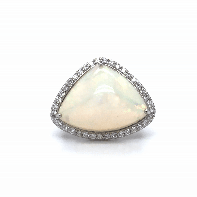 Anillo De Ópalo Y Diamantes De Oro Amarillo De 14Kt 13.03 Ct.