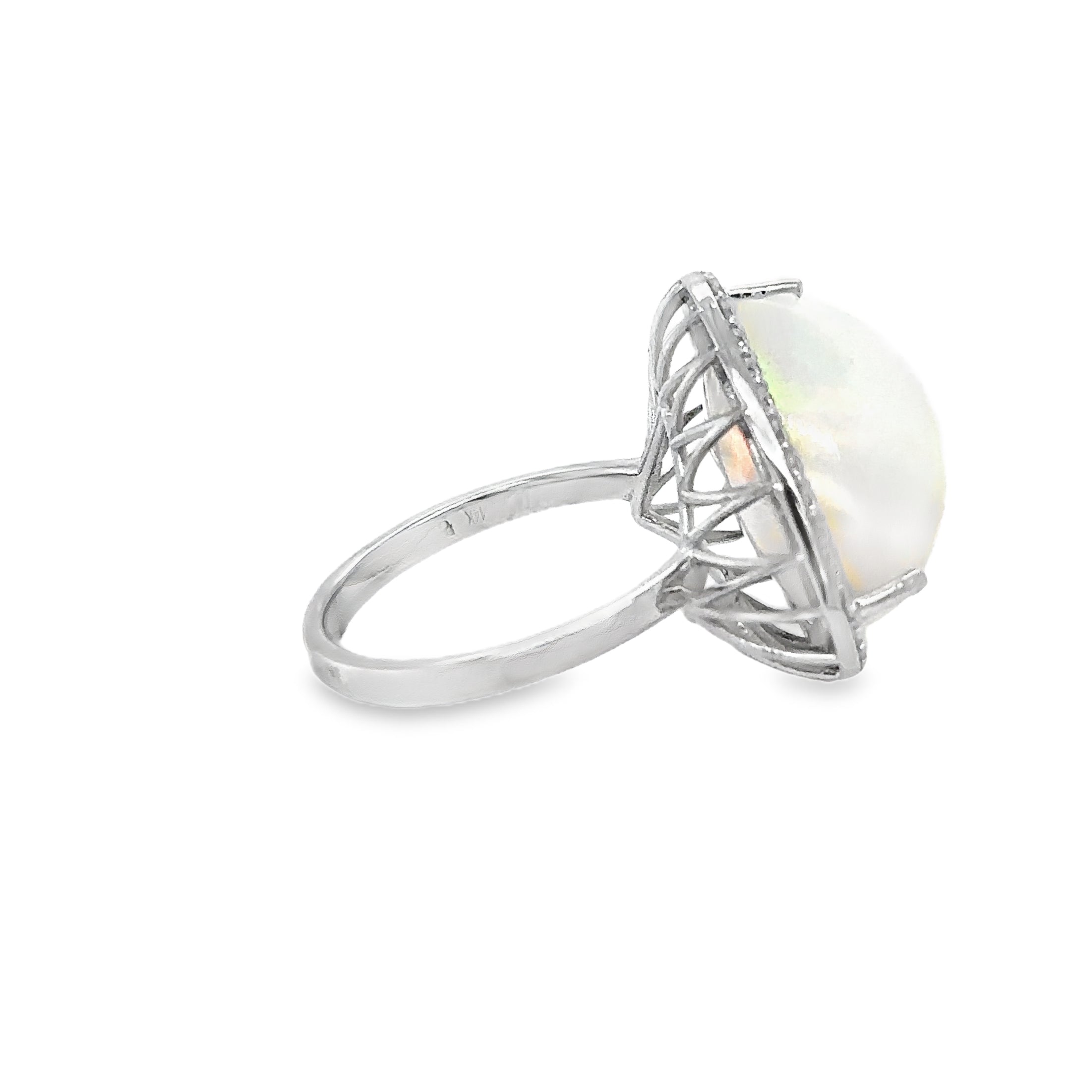 Anillo De Ópalo Y Diamantes De Oro Amarillo De 14Kt 13.03 Ct.