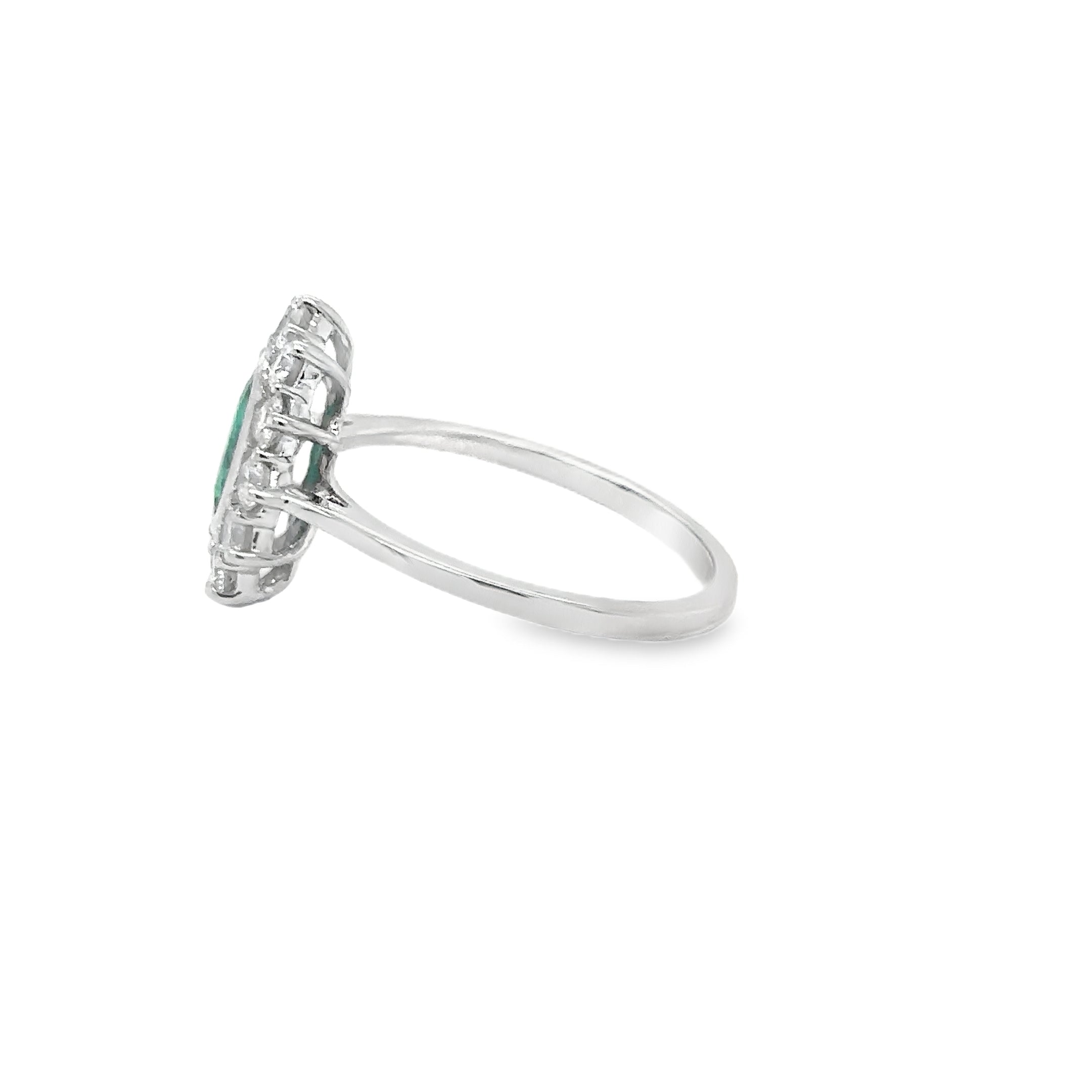 Anillo De Oro Blanco De 18 Quilates Con Esmeraldas Y Diamantes 1.34 Ct.