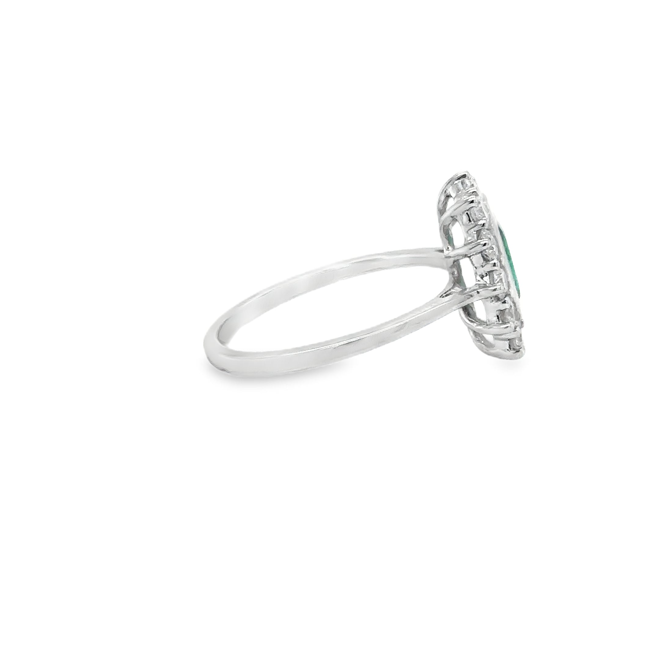 Anillo De Oro Blanco De 18 Quilates Con Esmeraldas Y Diamantes 1.34 Ct.