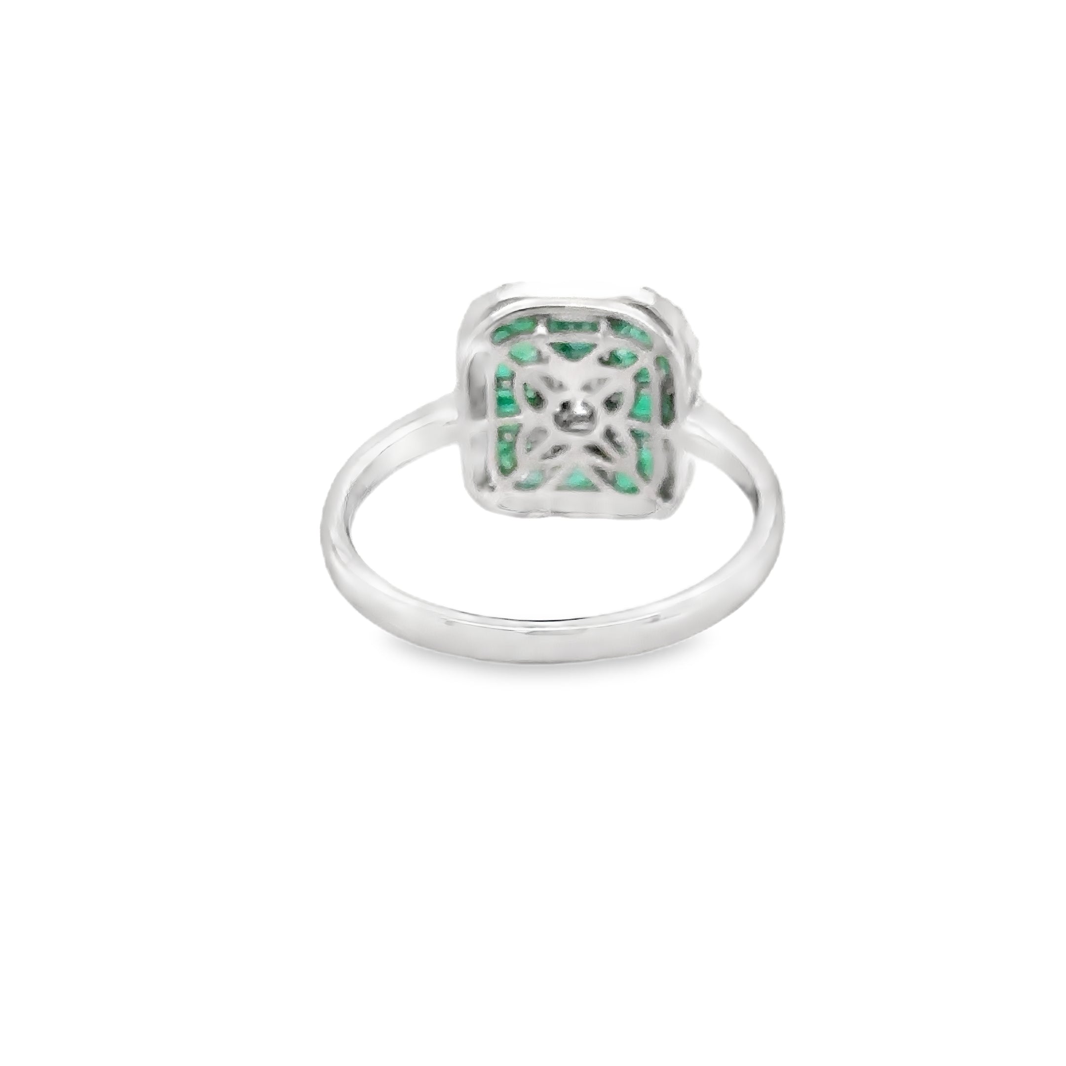 Anillo De Oro Blanco De 14 Quilates Con Esmeraldas Y Diamantes 1.33 Ct.