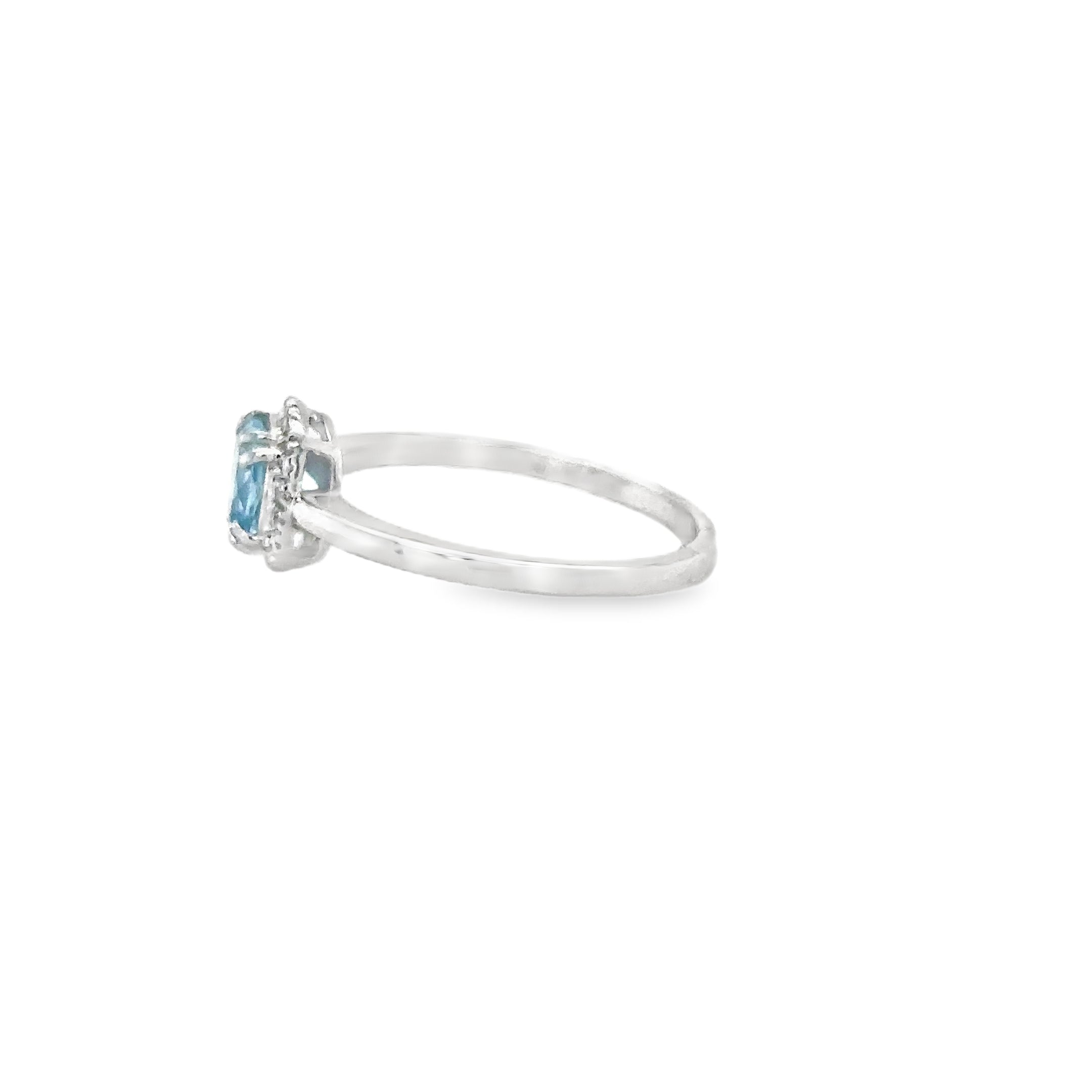 Anillo Aguamarina Oro Blanco De 14 Quilates Con Diamantes 0.92 Ct.