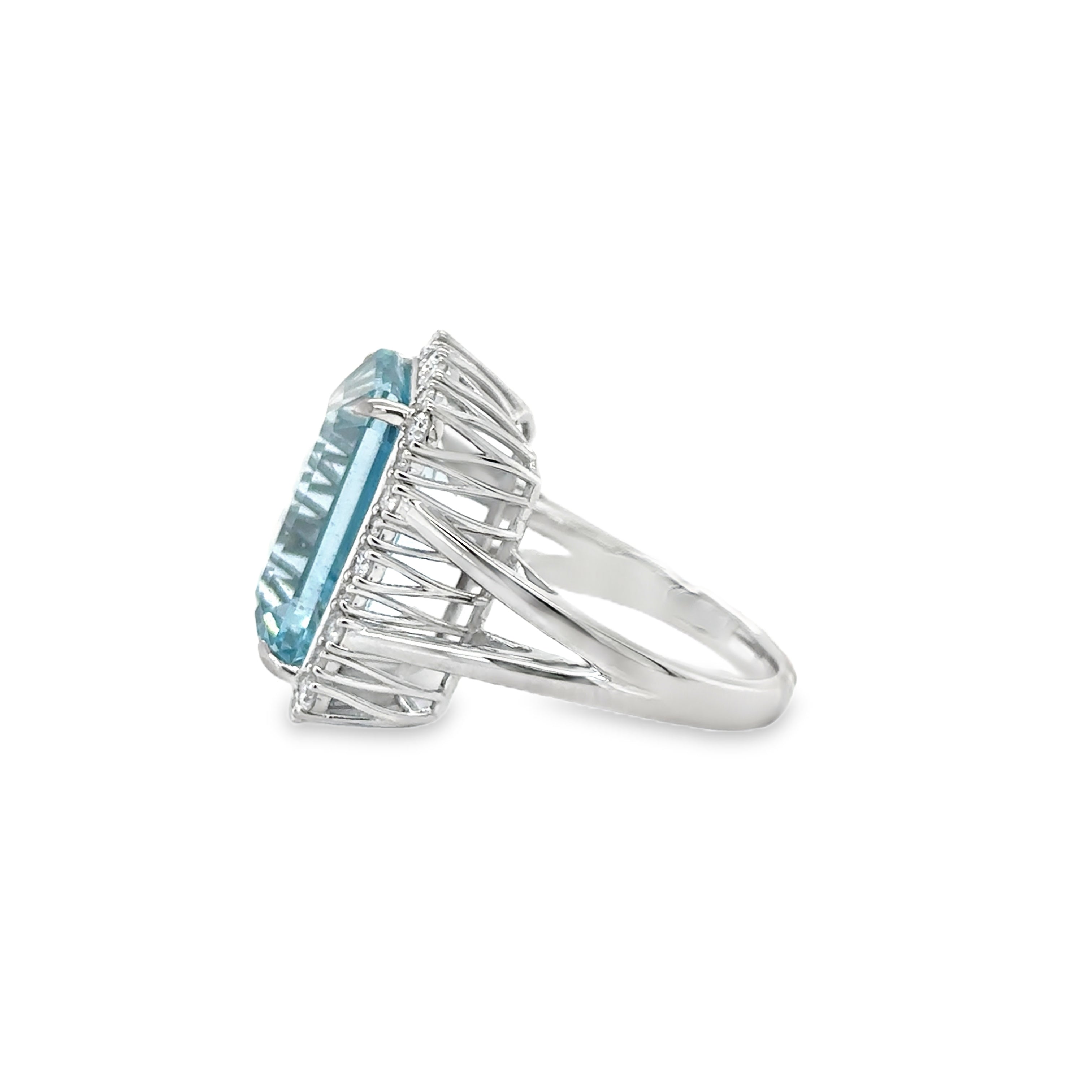 Anillo De Diamantes Y Aguamarina De Oro Blanco De 14K 12.26 Ct.