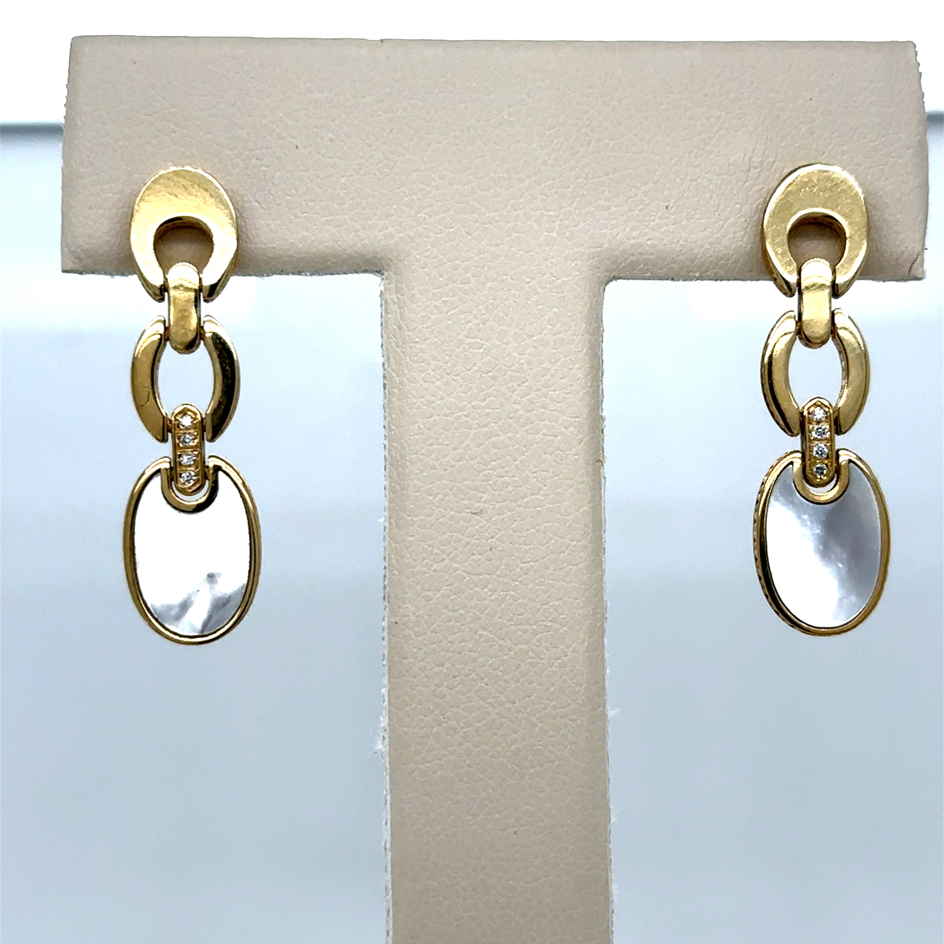Pendiente De Oro Amarillo De 14 Quilates De Nácar Y Diamantes 0.04 Ct.