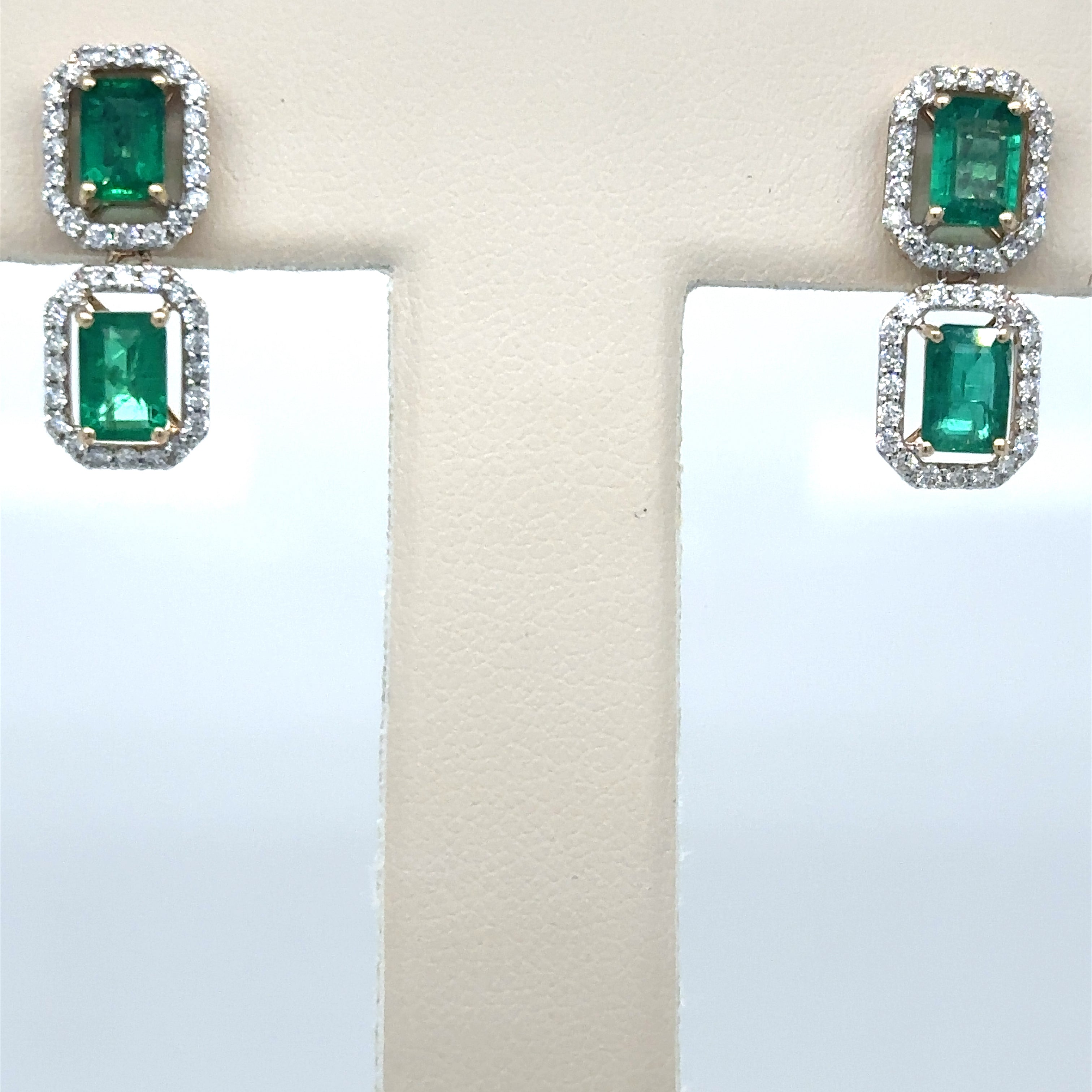 Aretes de Diamantes & Esmeralda en Oro Amarillo de 14K 2.67ct