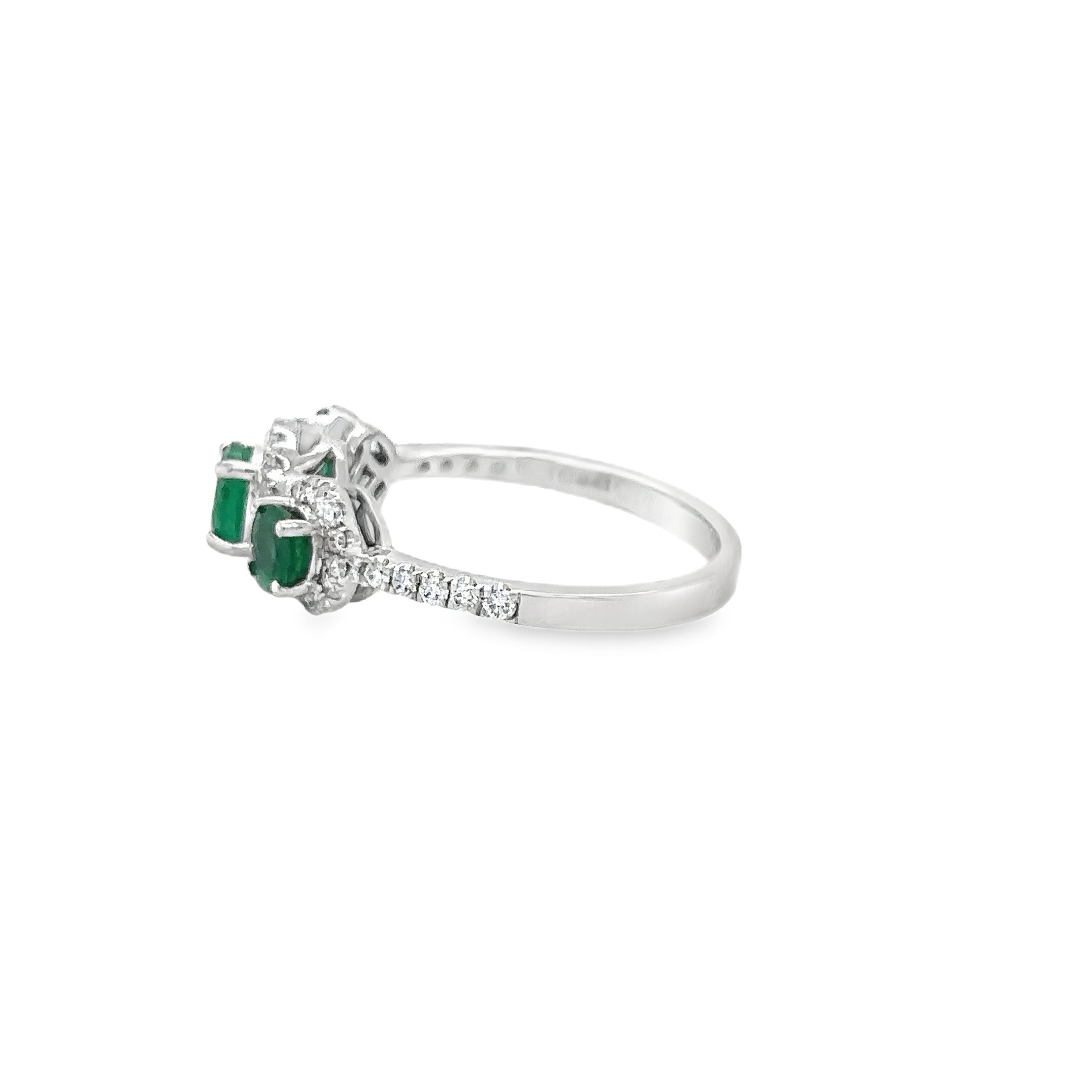 Anillo De Oro Blanco De 14 Kt Con Esmeralda Y Diamantes, 1.24 CT