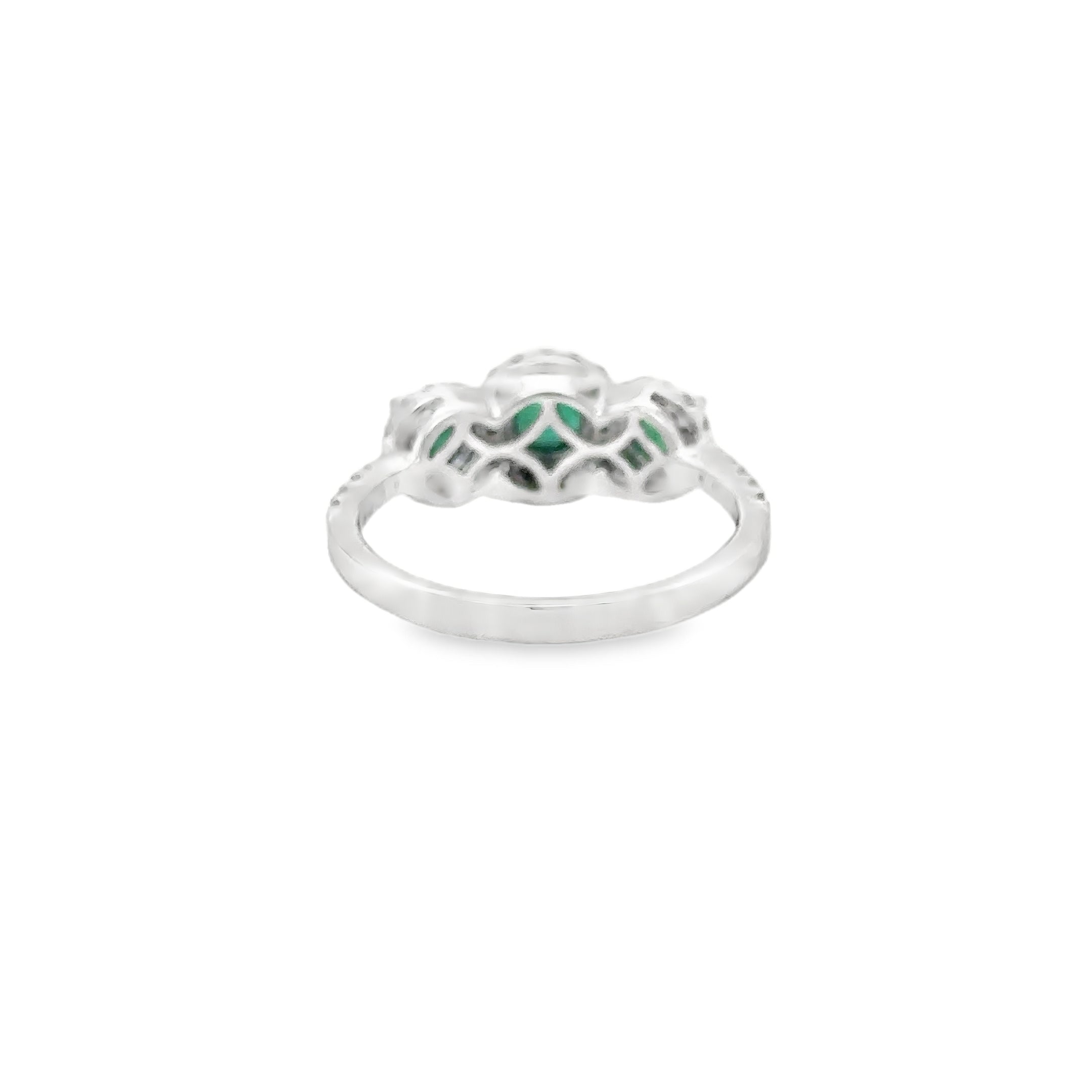 Anillo De Oro Blanco De 14 Kt Con Esmeralda Y Diamantes, 1.24 CT