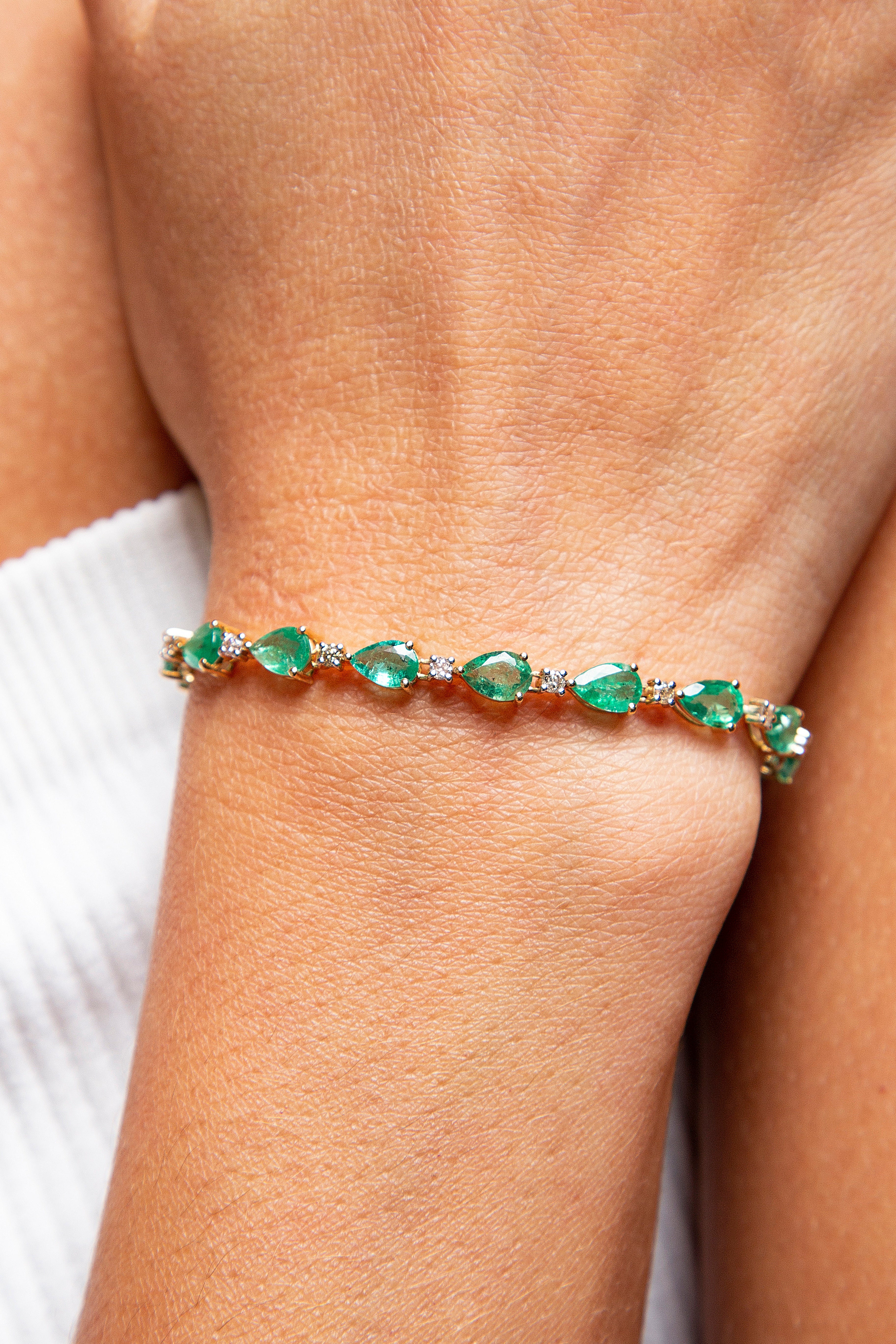 Pulsera Multi Shape Diamante Esmeralda Oro Amarillo 14K 7.02 ct.