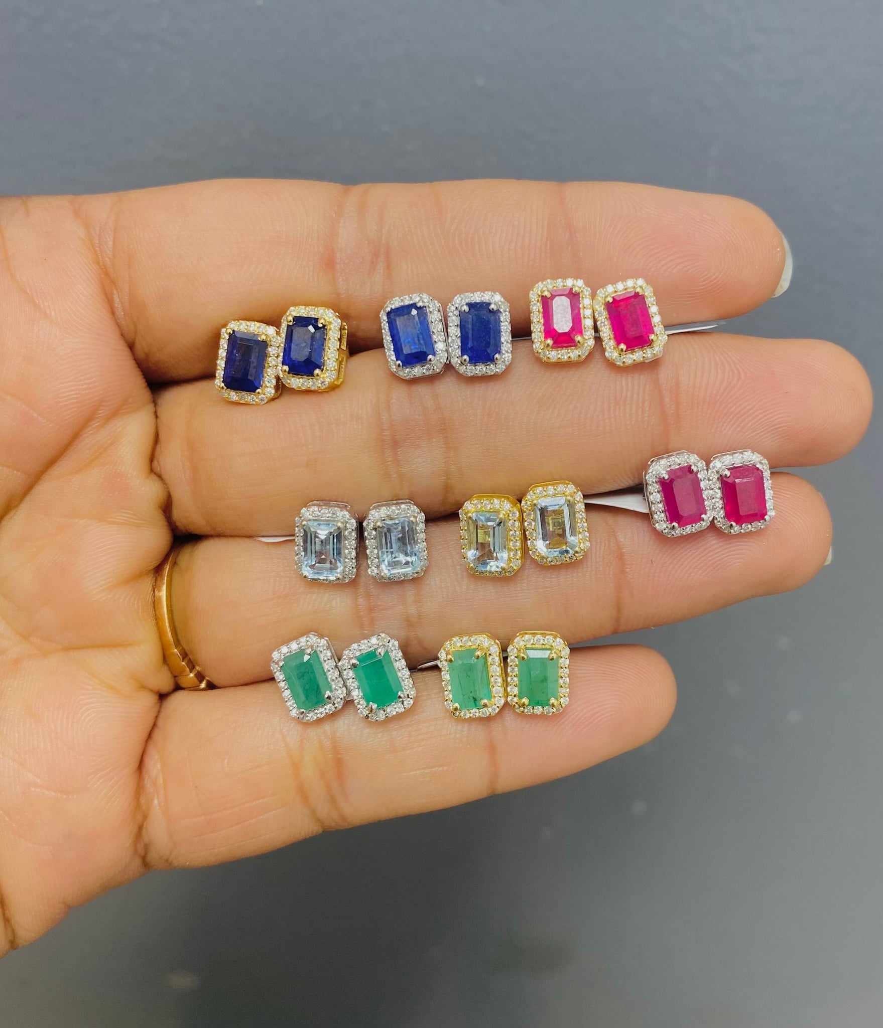 Aretes En Oro Blanco De 14K Con Diamante Y Esmeralda 0.82 Ct