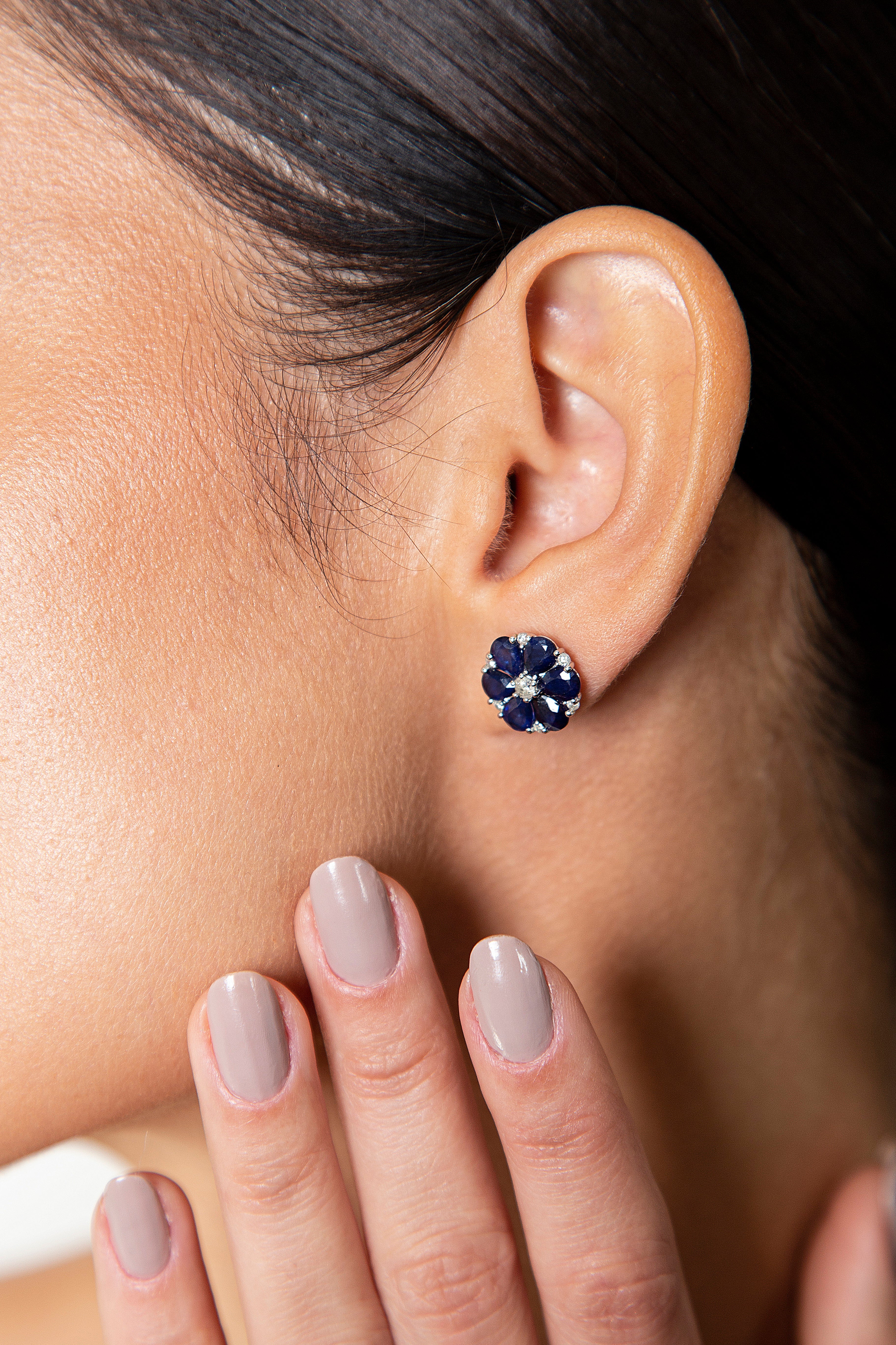 Aretes Studs Flor Diamante Zafiro Oro Blanco 14K 4.55 ct.