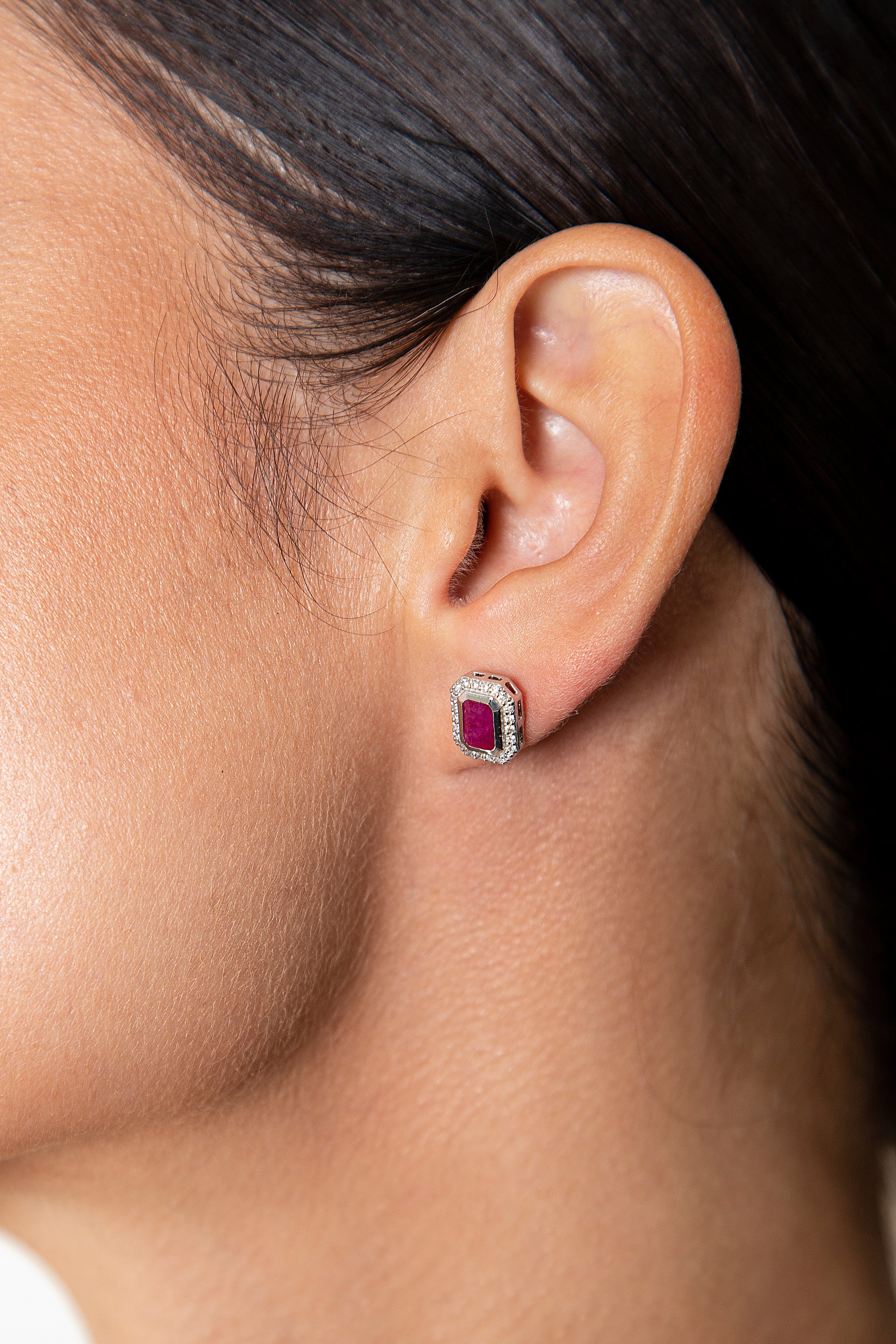 Aretes Studs Bezel Diamante Rubí Oro Blanco 14K 1.91 ct.