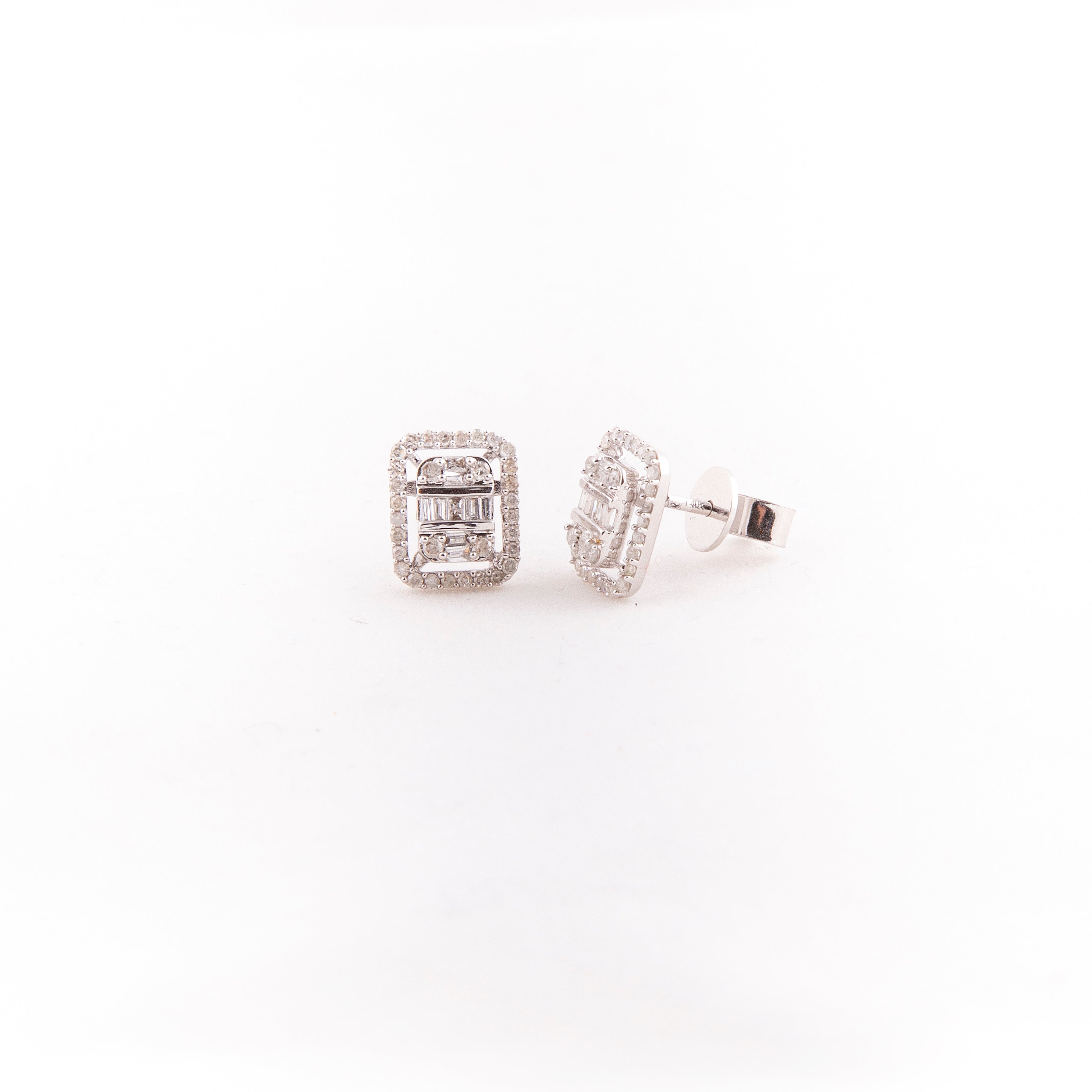 Aretes Studs Solitario Esmeralda Oro Blanco 14K 0.7 ct.