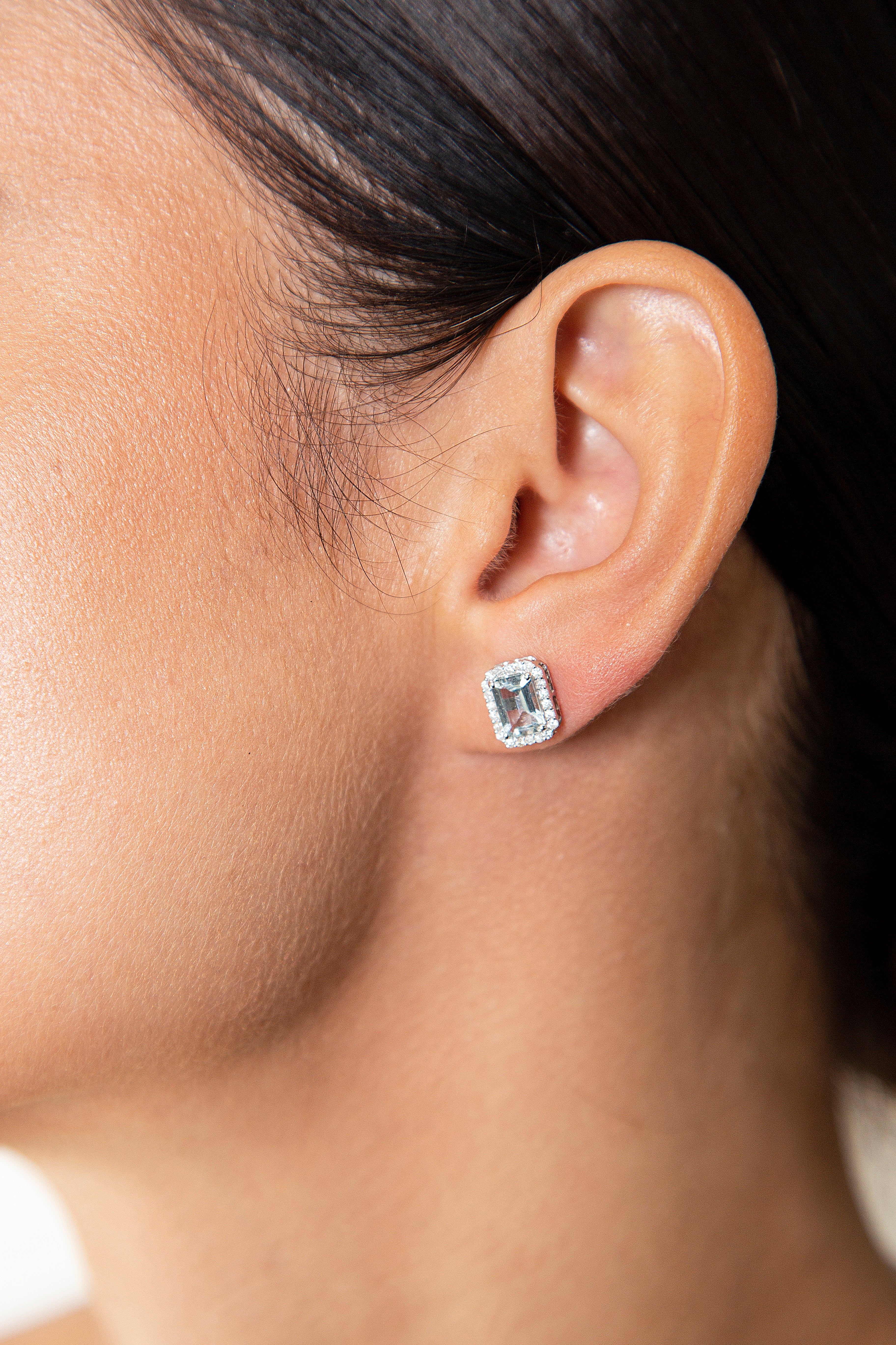 Aretes Studs Halo Diamante Aguamarina Oro Blanco 14K 2.79 ct.