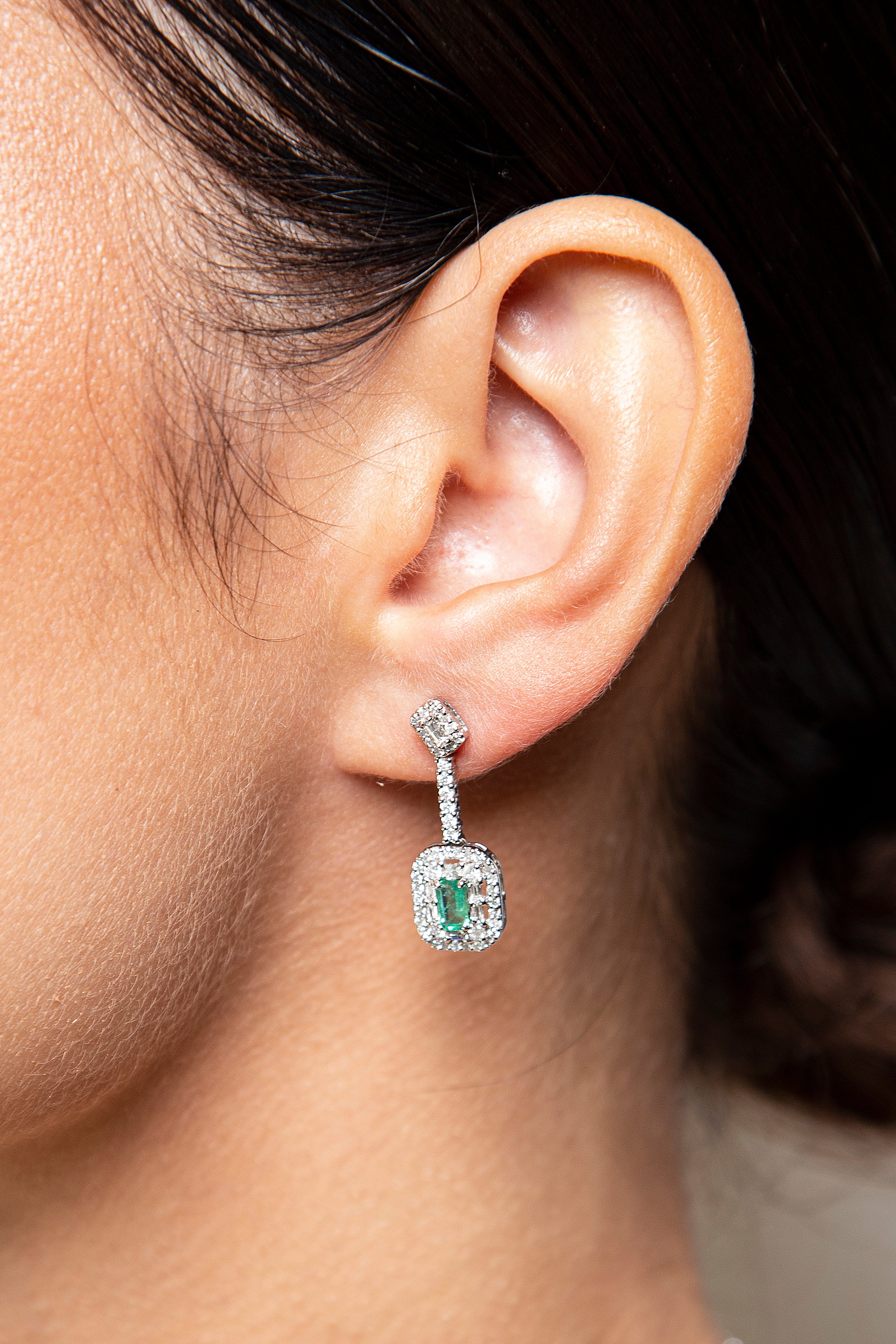 Aretes Largos / Colgantes Diamante Esmeralda Oro Blanco 14K 1.49 ct.