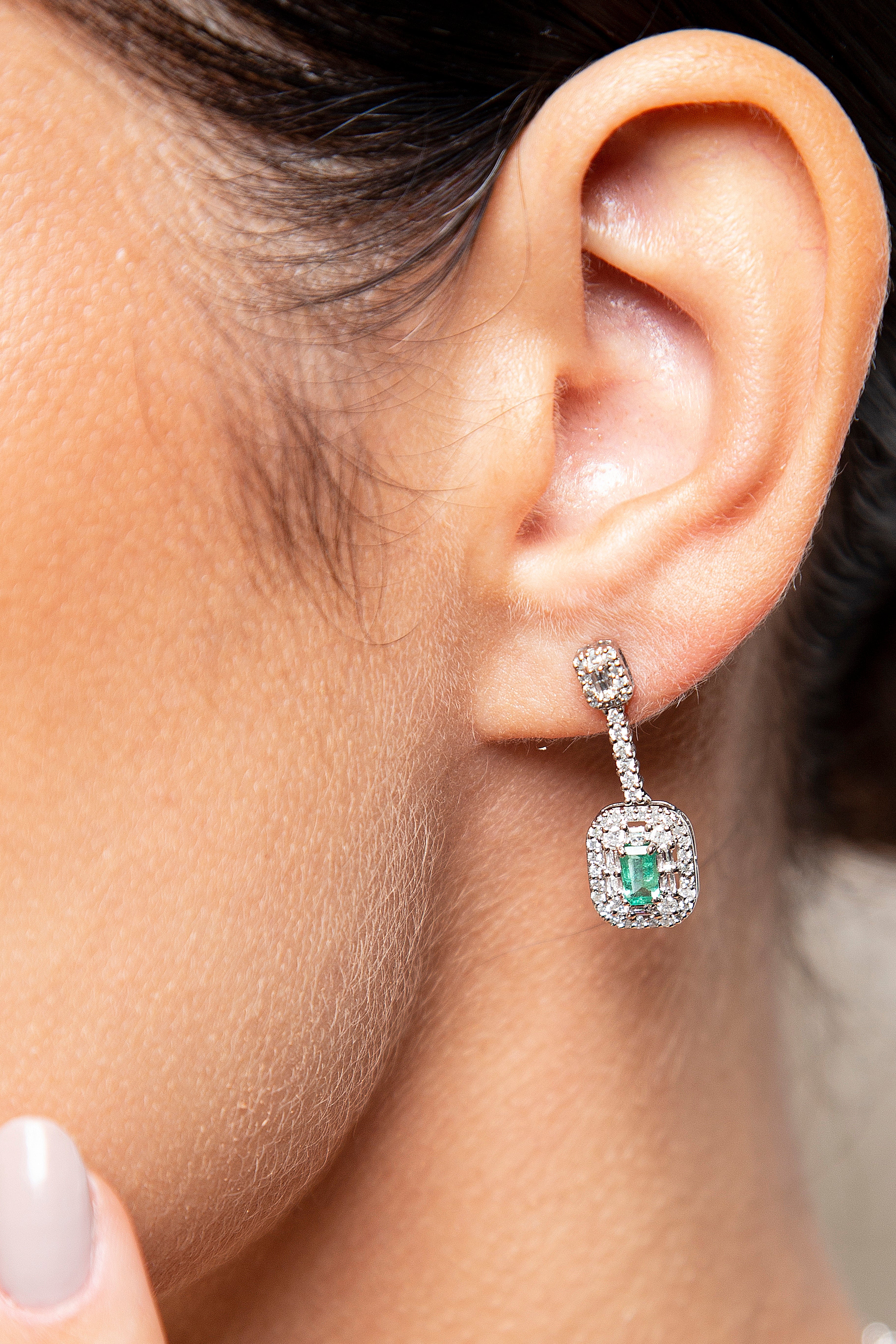 Aretes Largos / Colgantes Diamante Esmeralda Oro Blanco 14K 1.49 ct.