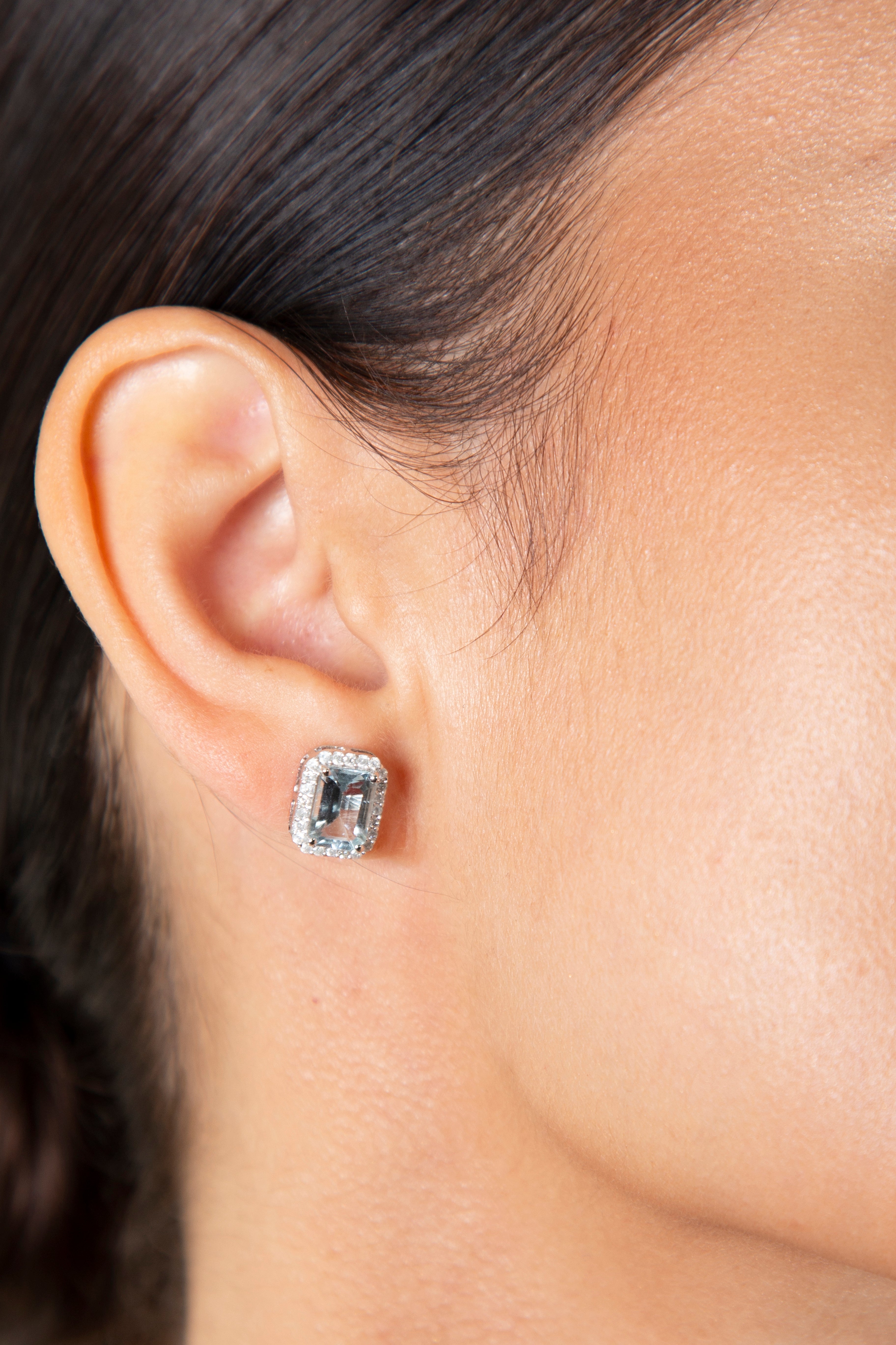 Aretes Studs Halo Diamante Aguamarina Oro Blanco 14K 1.73 ct.