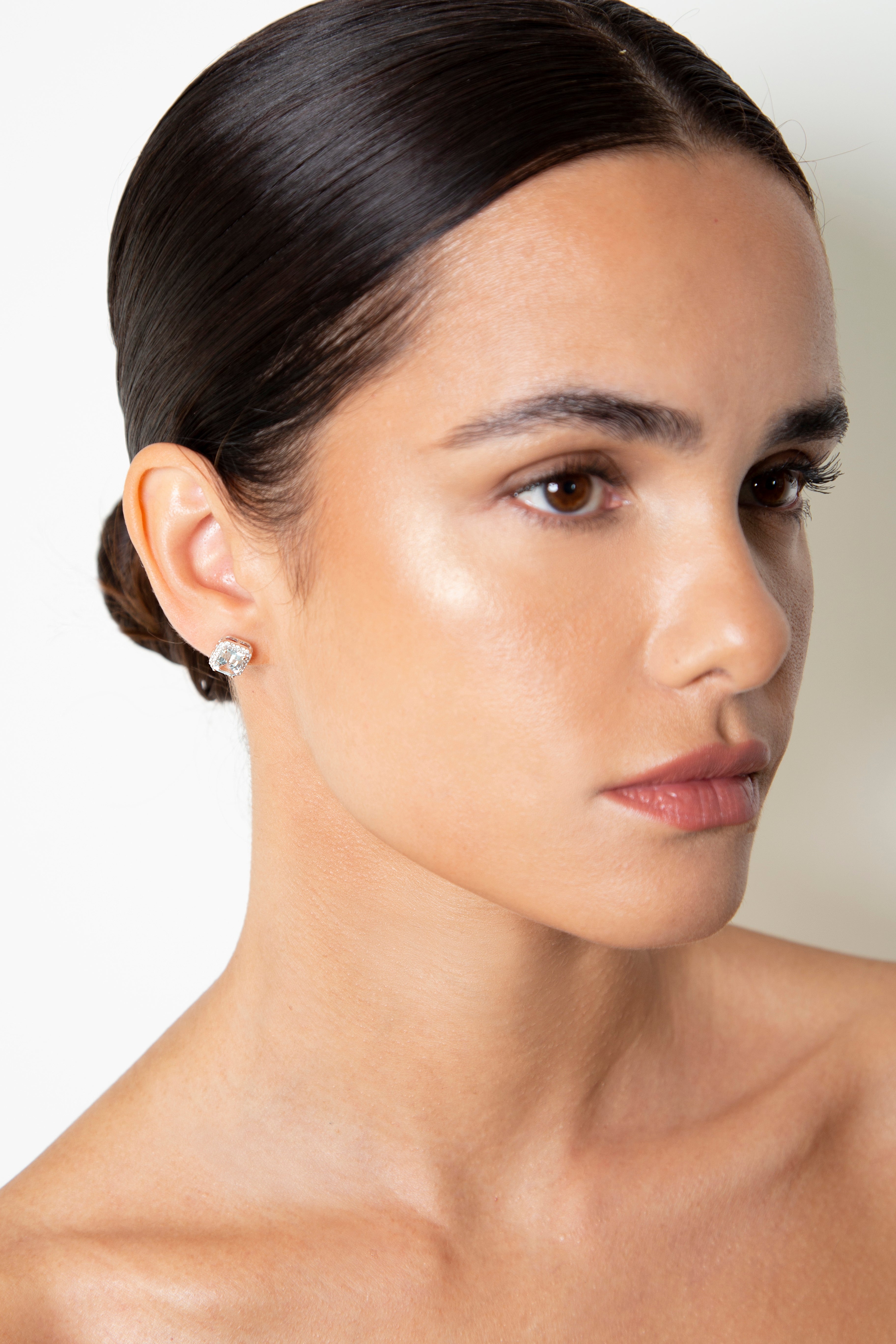 Aretes Studs Halo Diamante Aguamarina Oro Blanco 14K 1.73 ct.