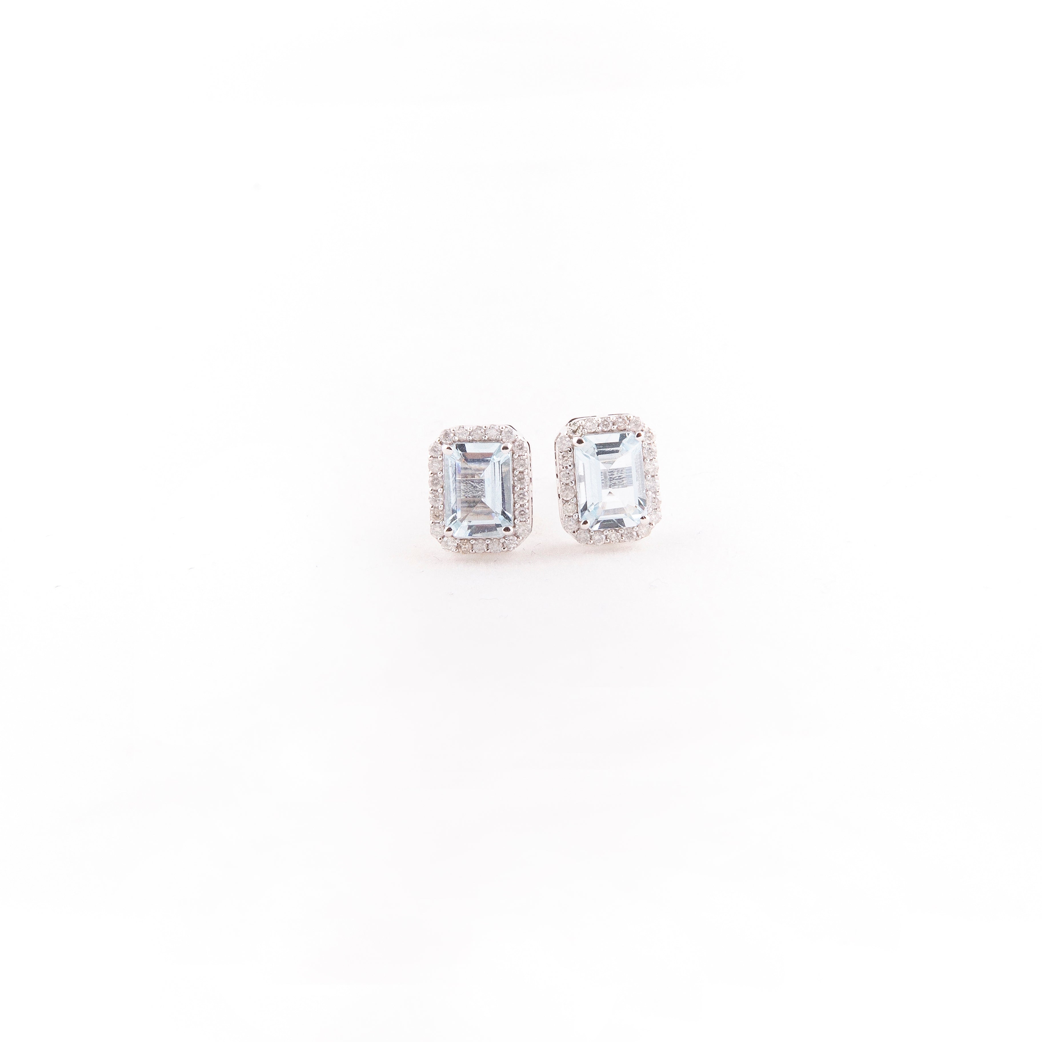 Aretes Studs Halo Diamante Aguamarina Oro Blanco 14K 1.73 ct.