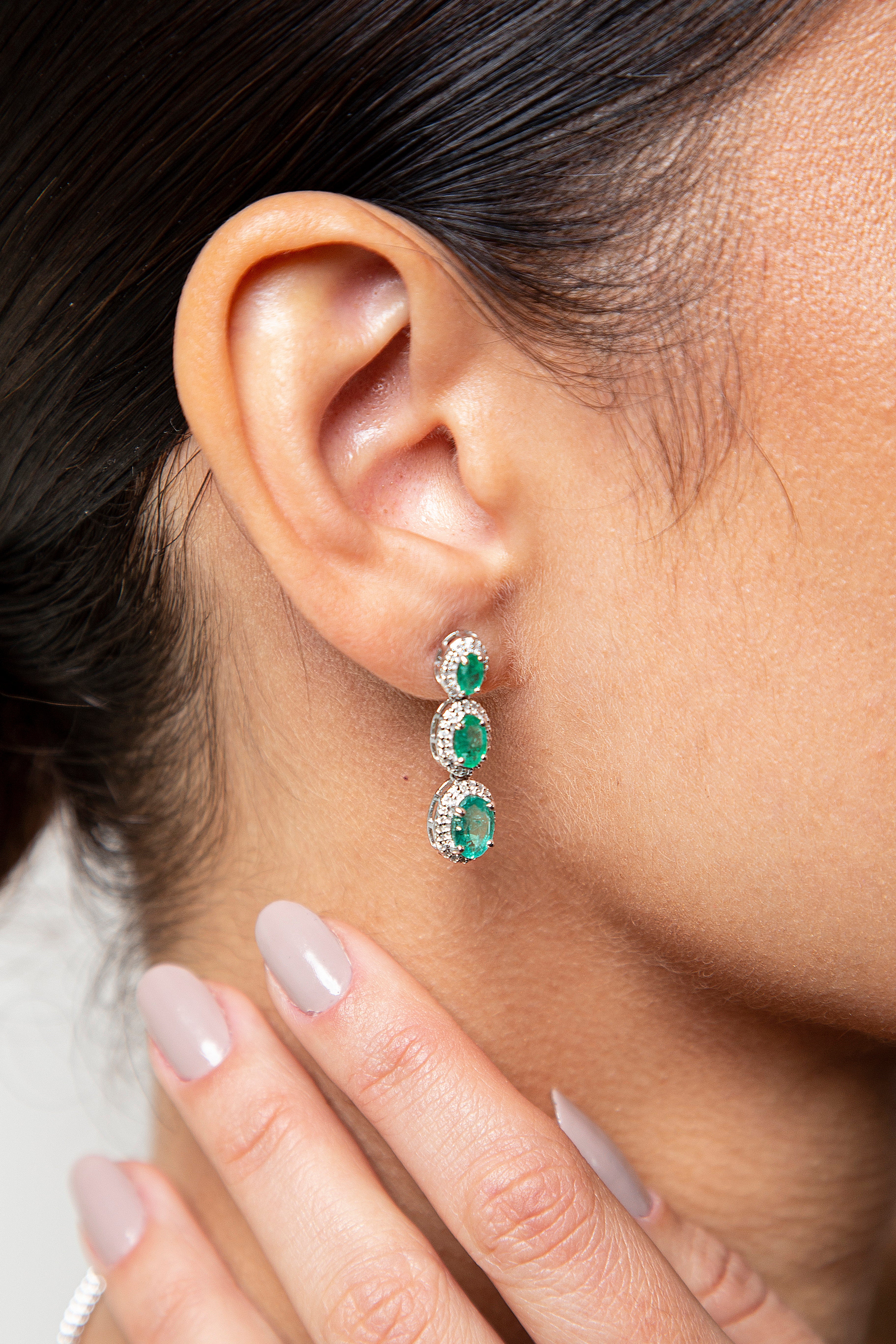 Aretes Largos / Colgantes Diamante Esmeralda Oro Blanco 14K 3.19 ct.