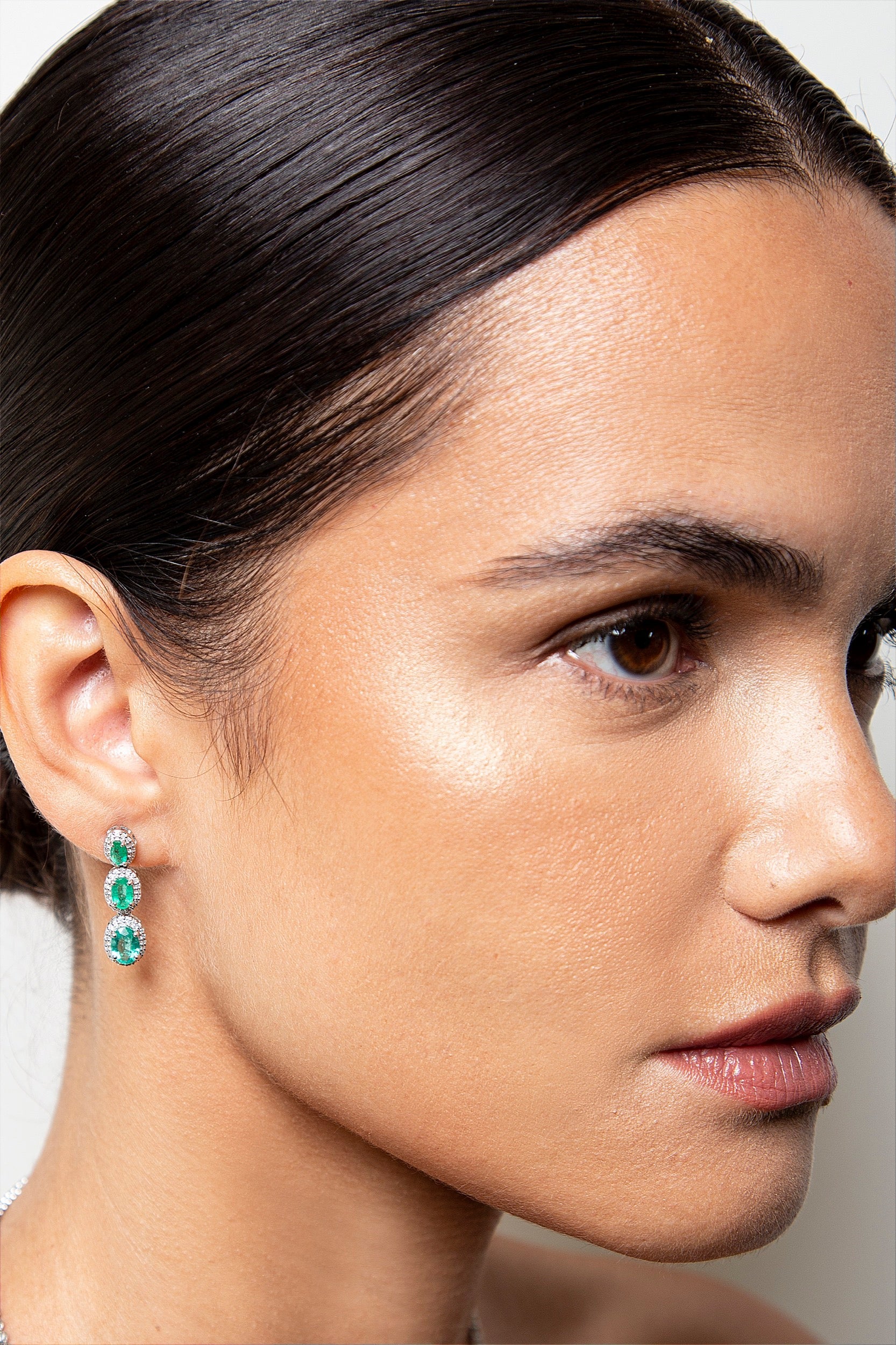 Aretes Largos / Colgantes Diamante Esmeralda Oro Blanco 14K 3.19 ct.