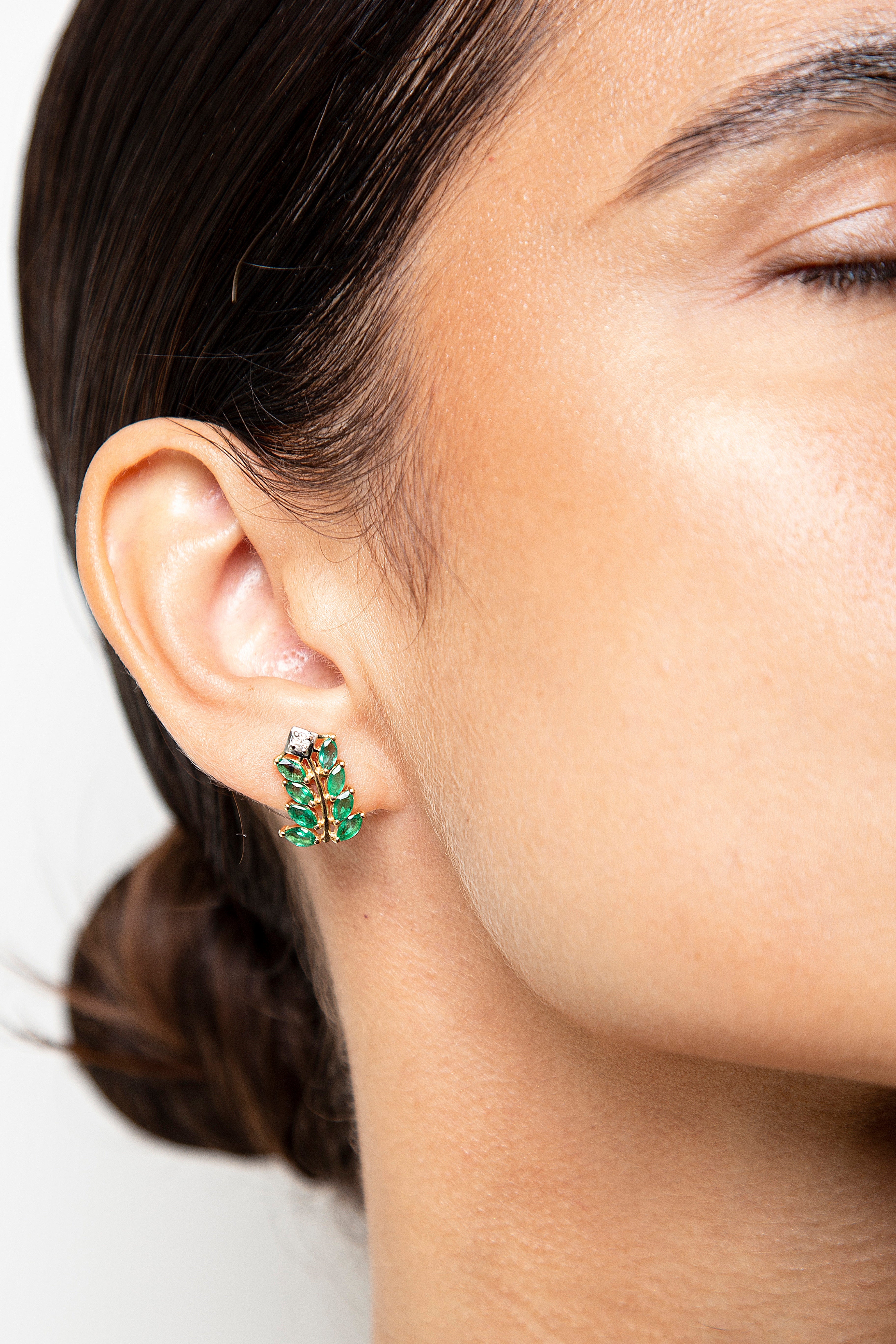 Aretes Flor Diamante Esmeralda Oro Amarillo 14K 1.65 ct.