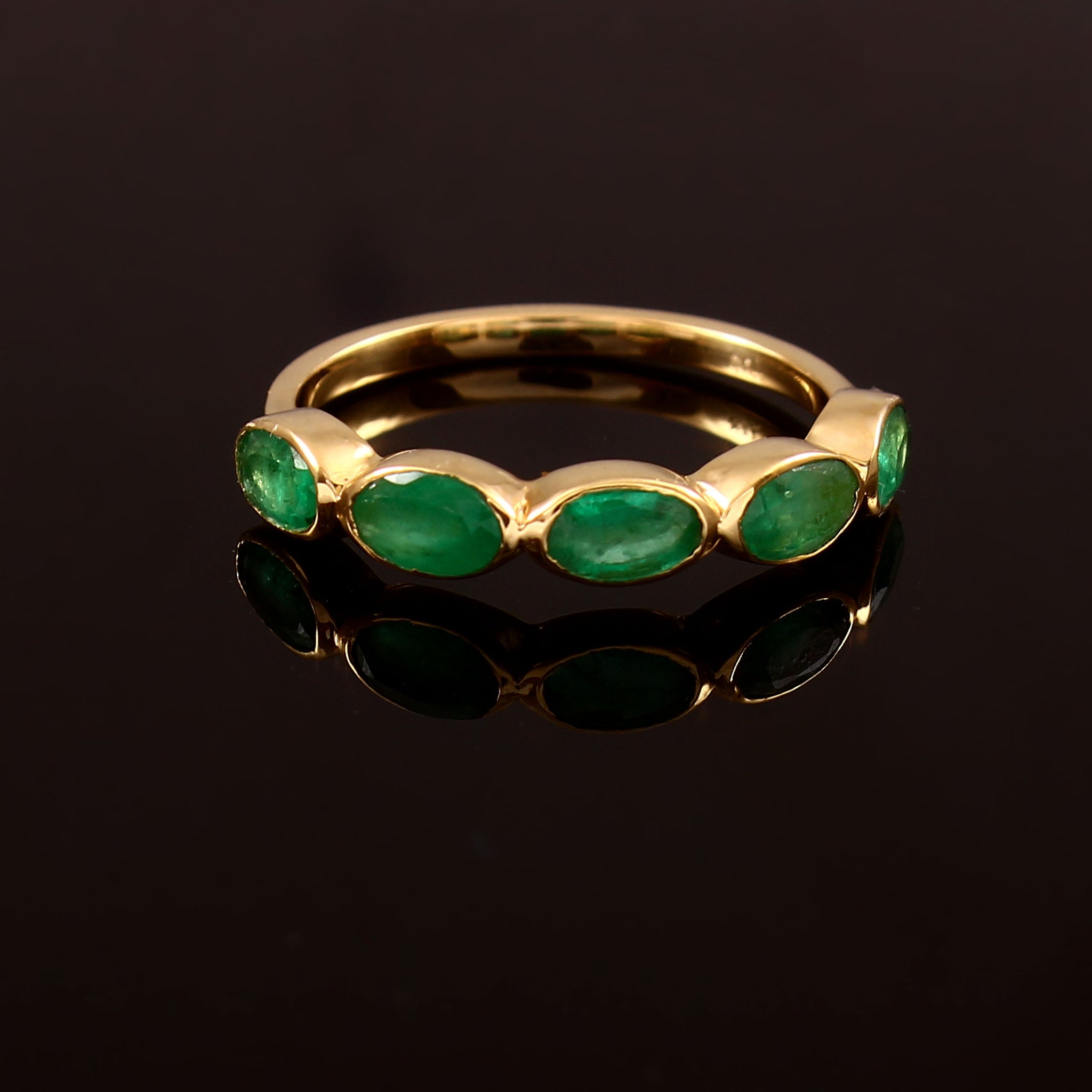 Anillo De Bisel En Oro Amarillo De 14K Con Esmeralda 1.6 Ct