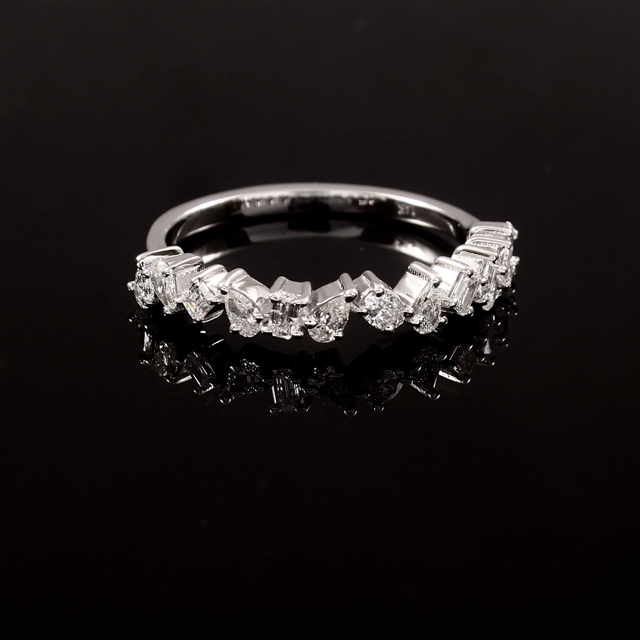 Anillo De Forma Especial En Oro Blanco De 14K Con Diamante 0.5 Ct