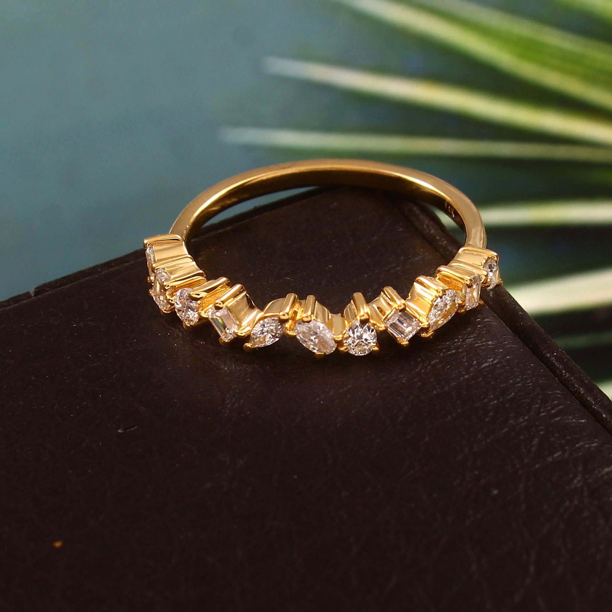 Anillo De Formas Alternadas En Oro Amarillo De 14K Con Diamante 0.5 Ct