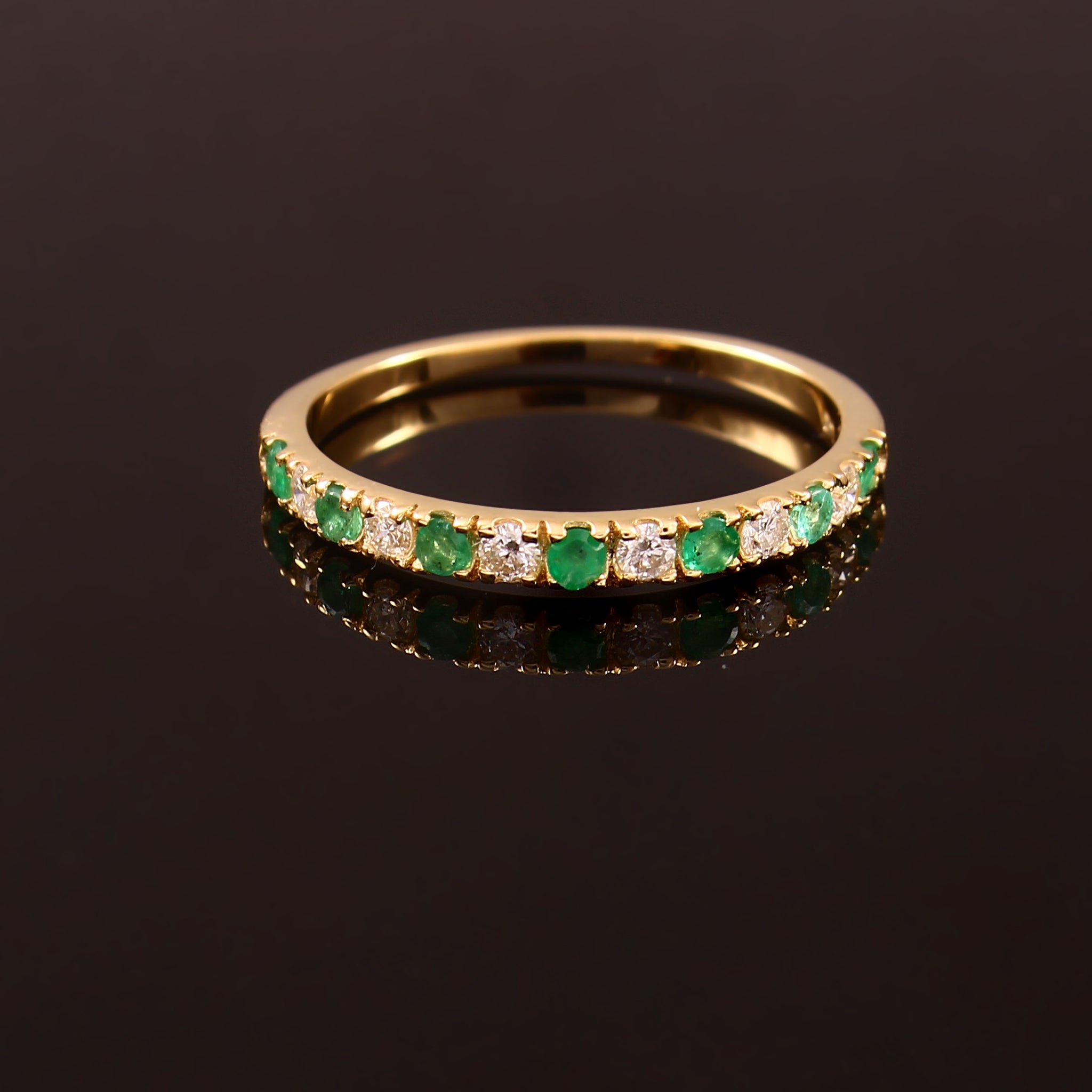 Anillo En Oro Amarillo De 14K Con Diamante Y Esmeralda 0.45 Ct