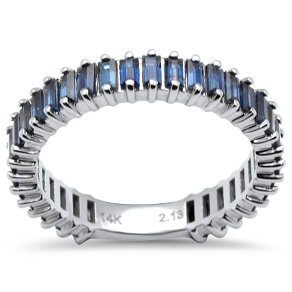 Anillo de eternidad con zafiro azul baguette y oro blanco de 14K, 2.42CT.