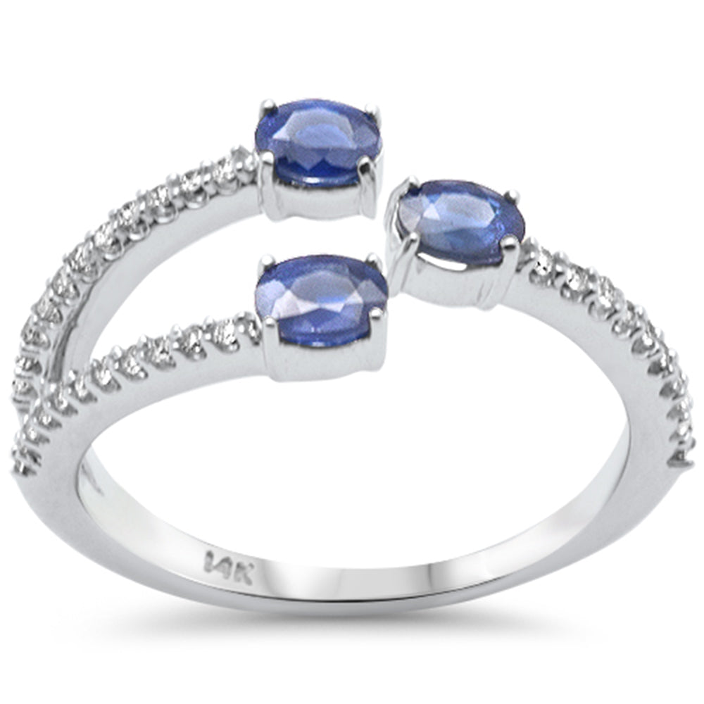 Anillo envolvente de oro blanco de 14K con zafiro azul y diamantes, 0.69CT.