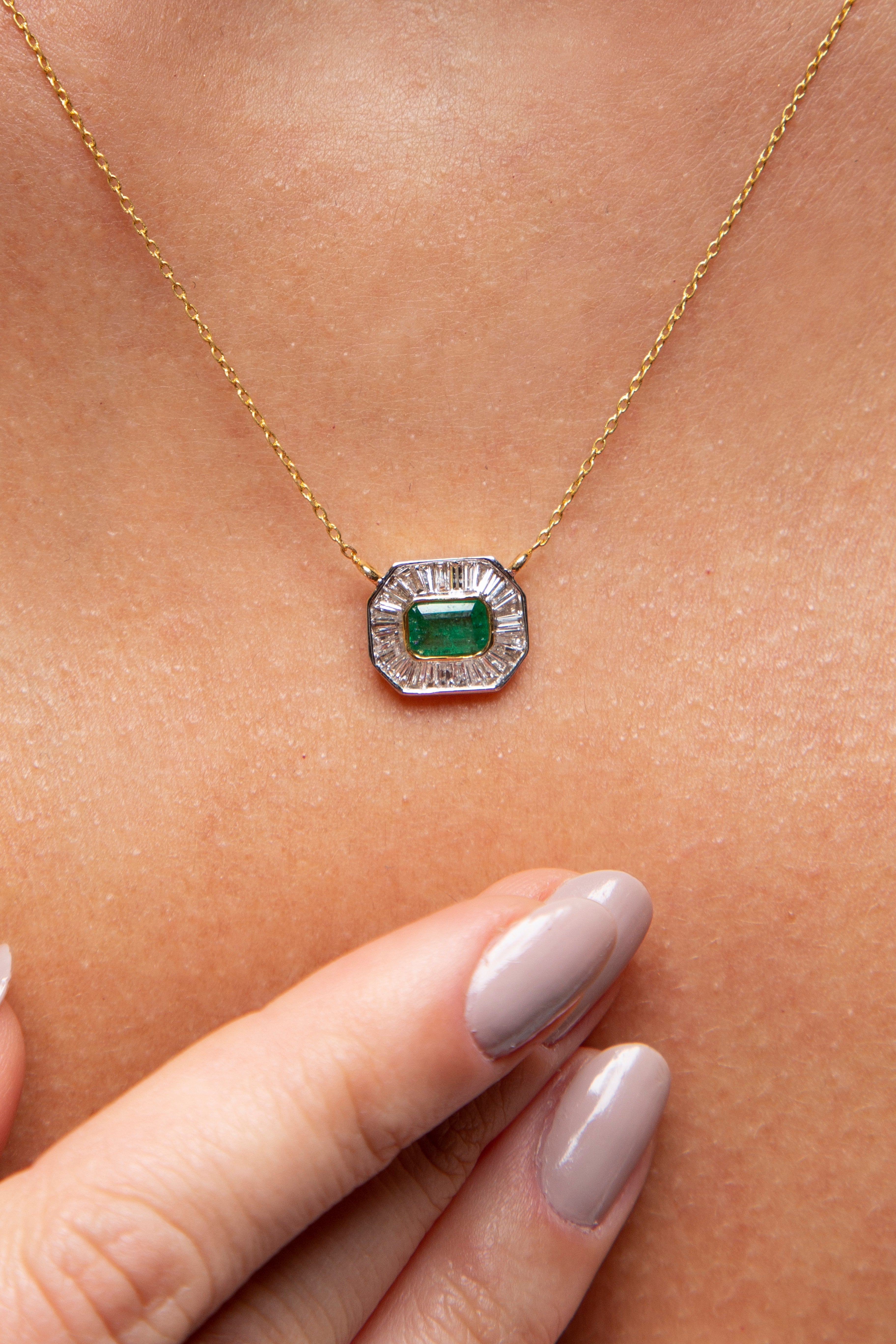 Collar Dije Halo Diamante Zafiro Oro Amarillo 14K 1.16 ct.