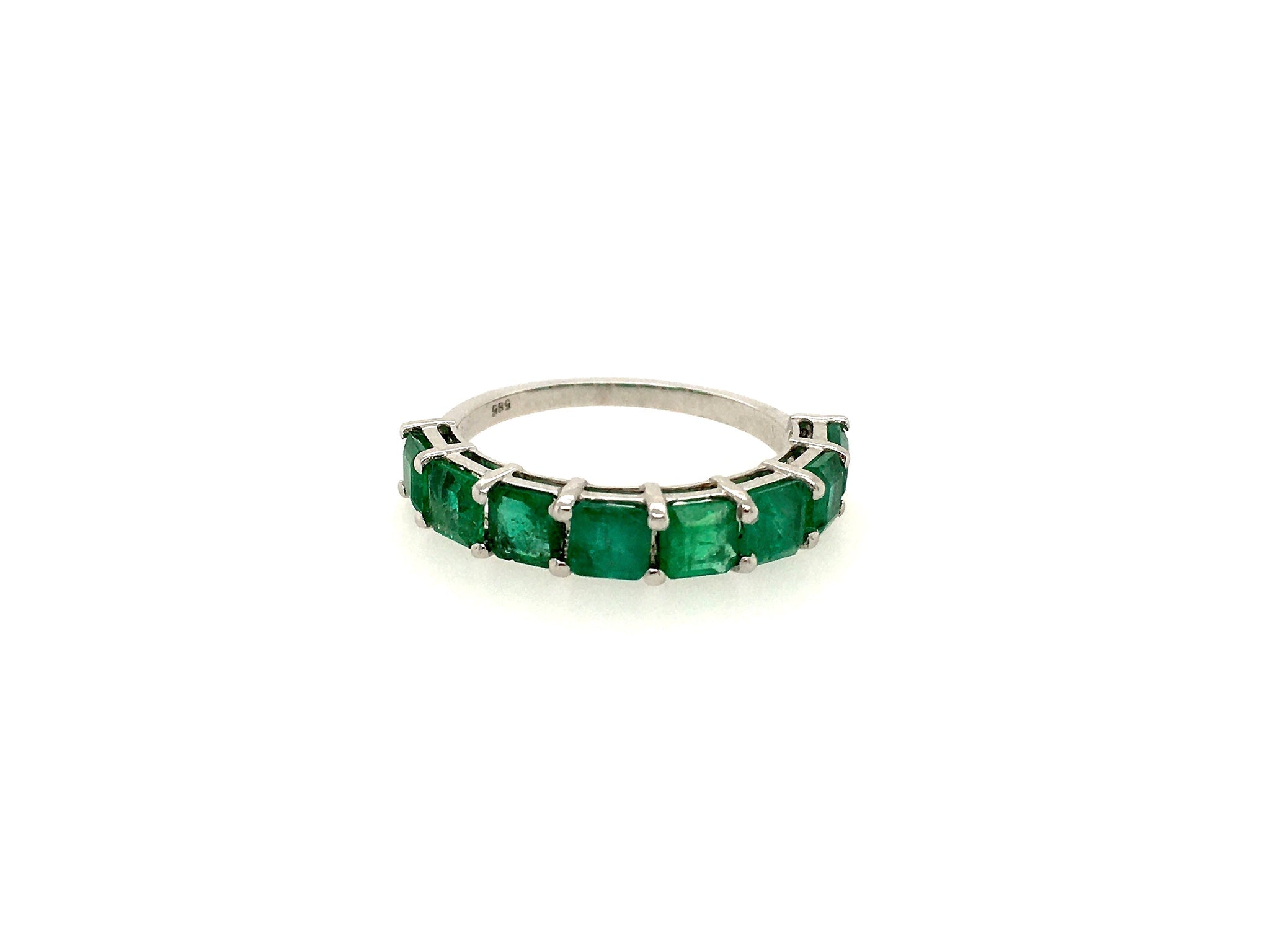 Anillo En Oro Blanco De 14K Con Esmeralda 2.1 Ct