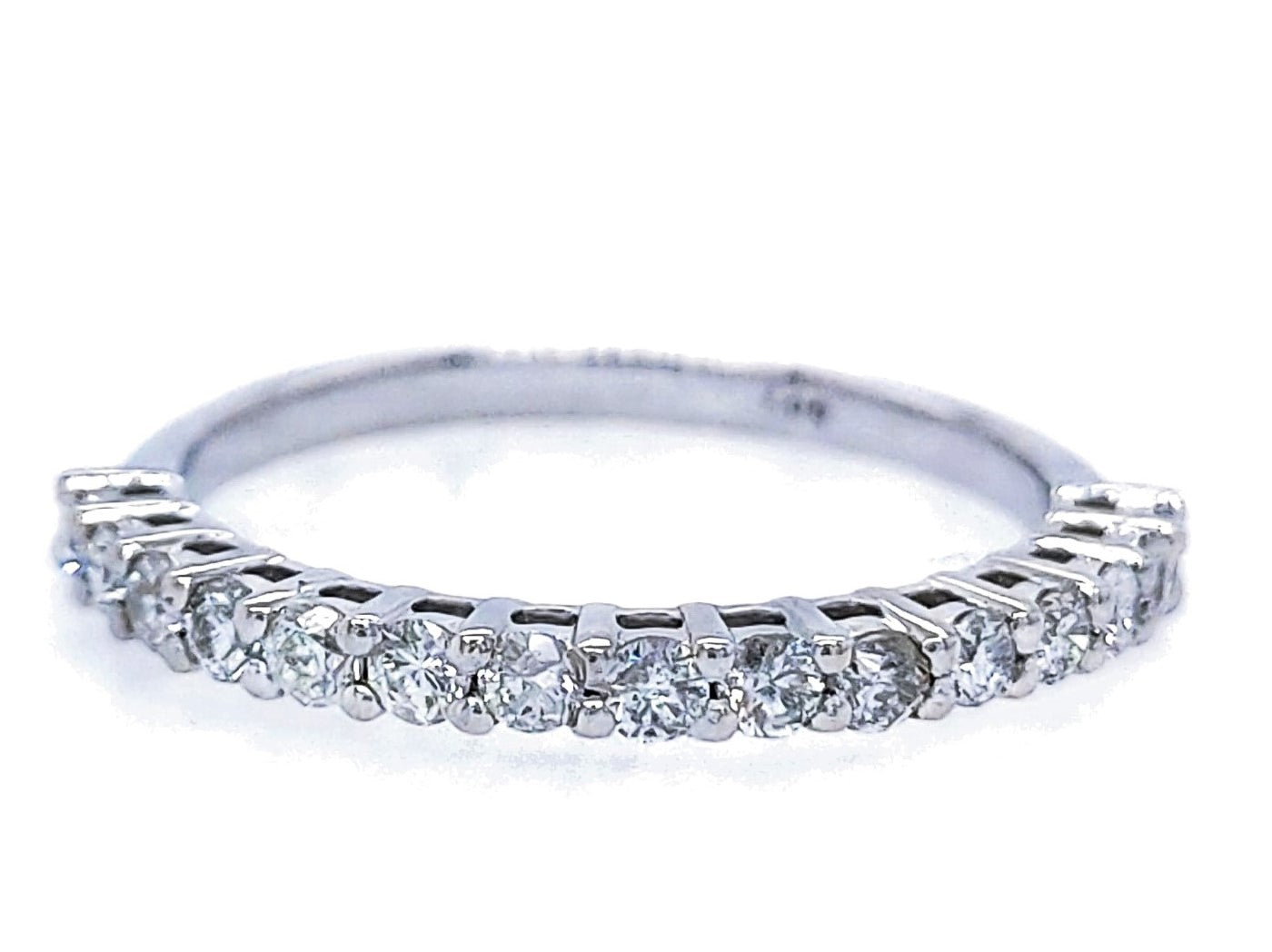 Anillo En Oro Blanco De 14K Con Diamante 0.5 Ct