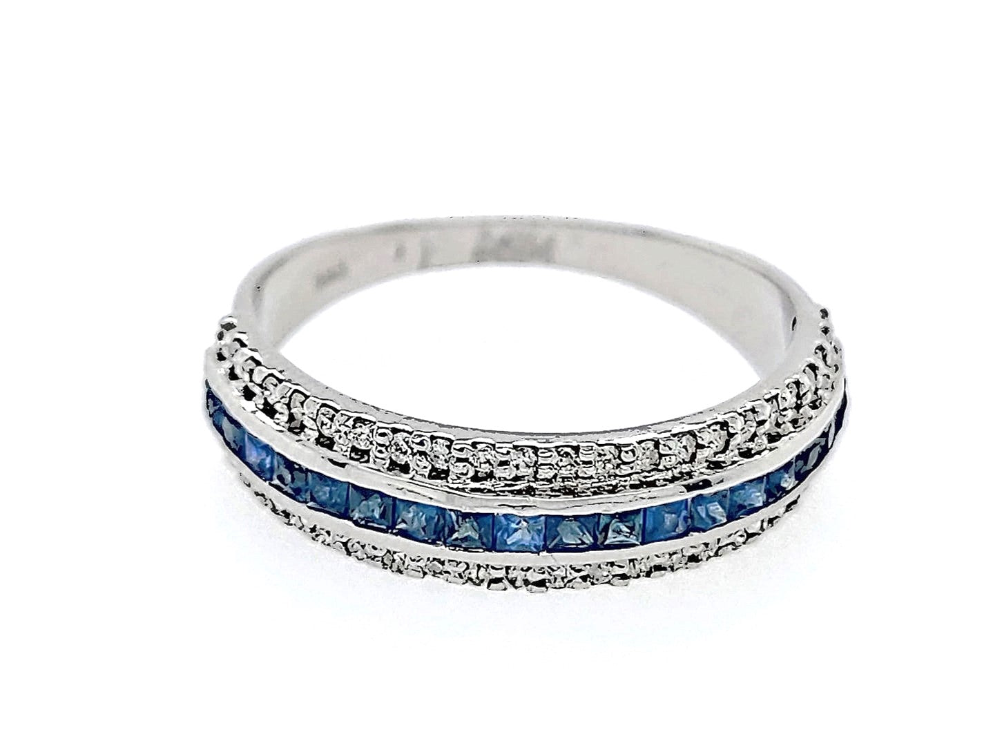 Anillo En Oro Blanco De 14K Con Diamante Y Zafiro 0.69 Ct