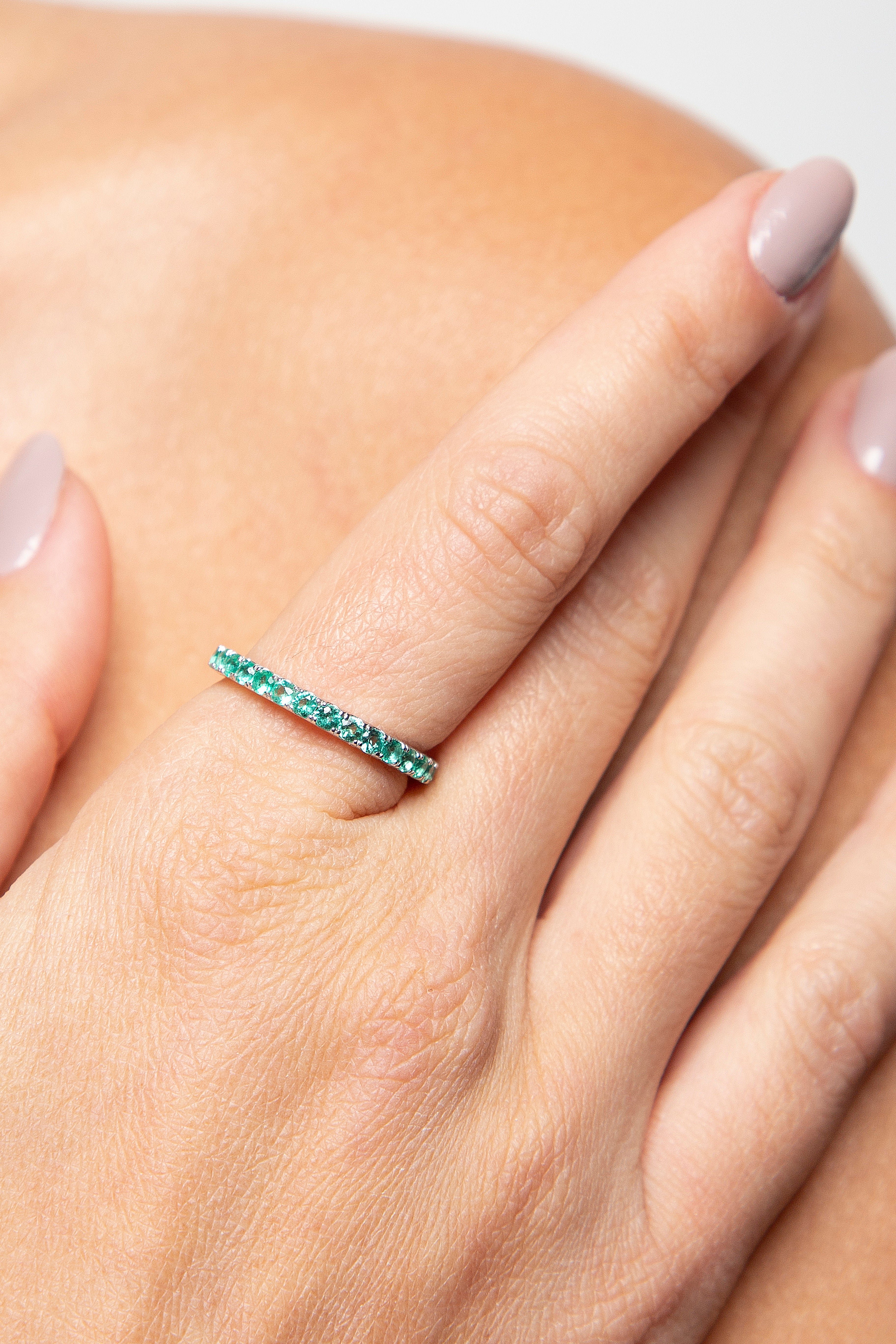 Anillo Churumbela Esmeralda Oro Blanco 14K 1.01 ct.