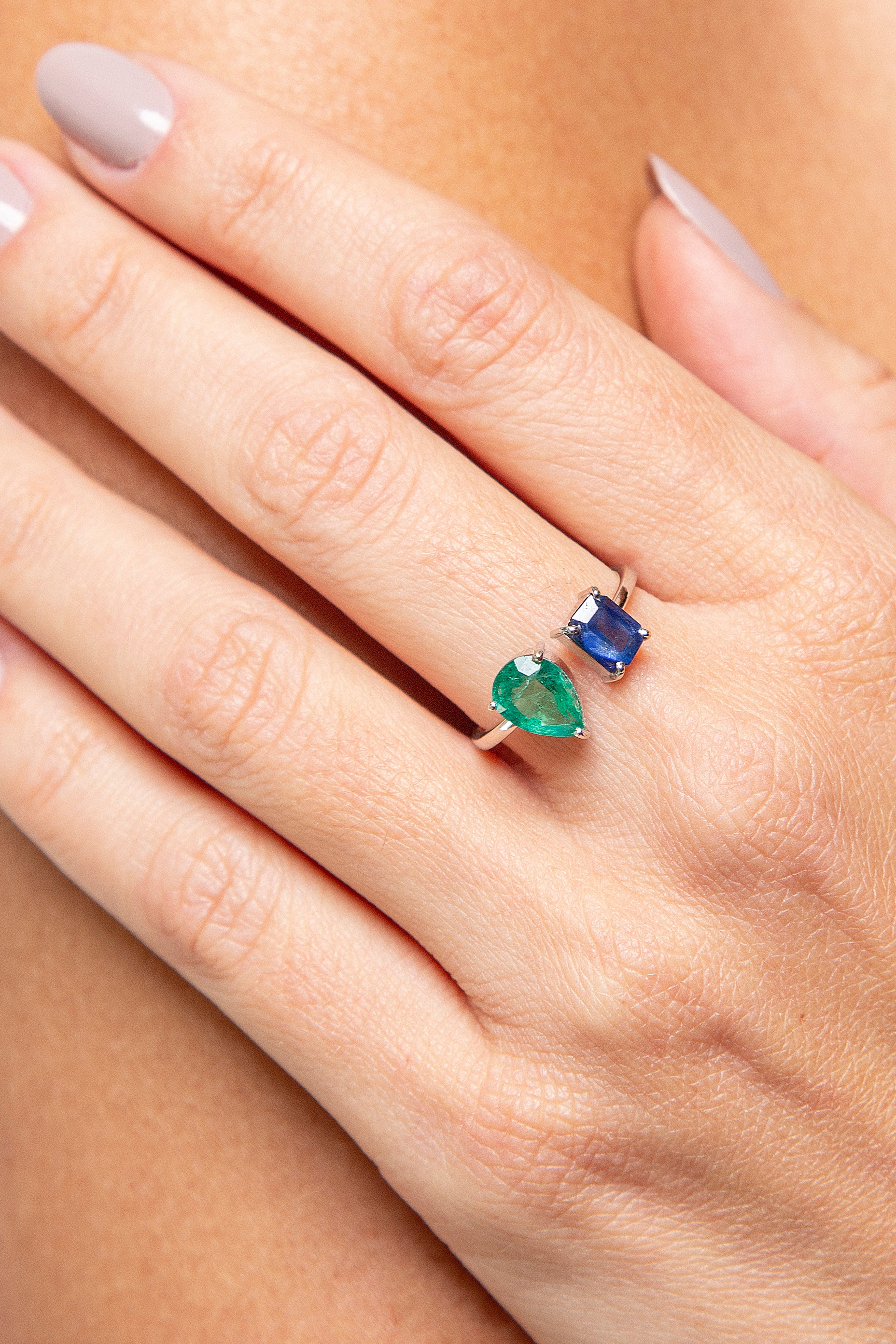 Anillo Multi Shape Esmeralda Zafiro Oro Blanco 14K 1.94ct.