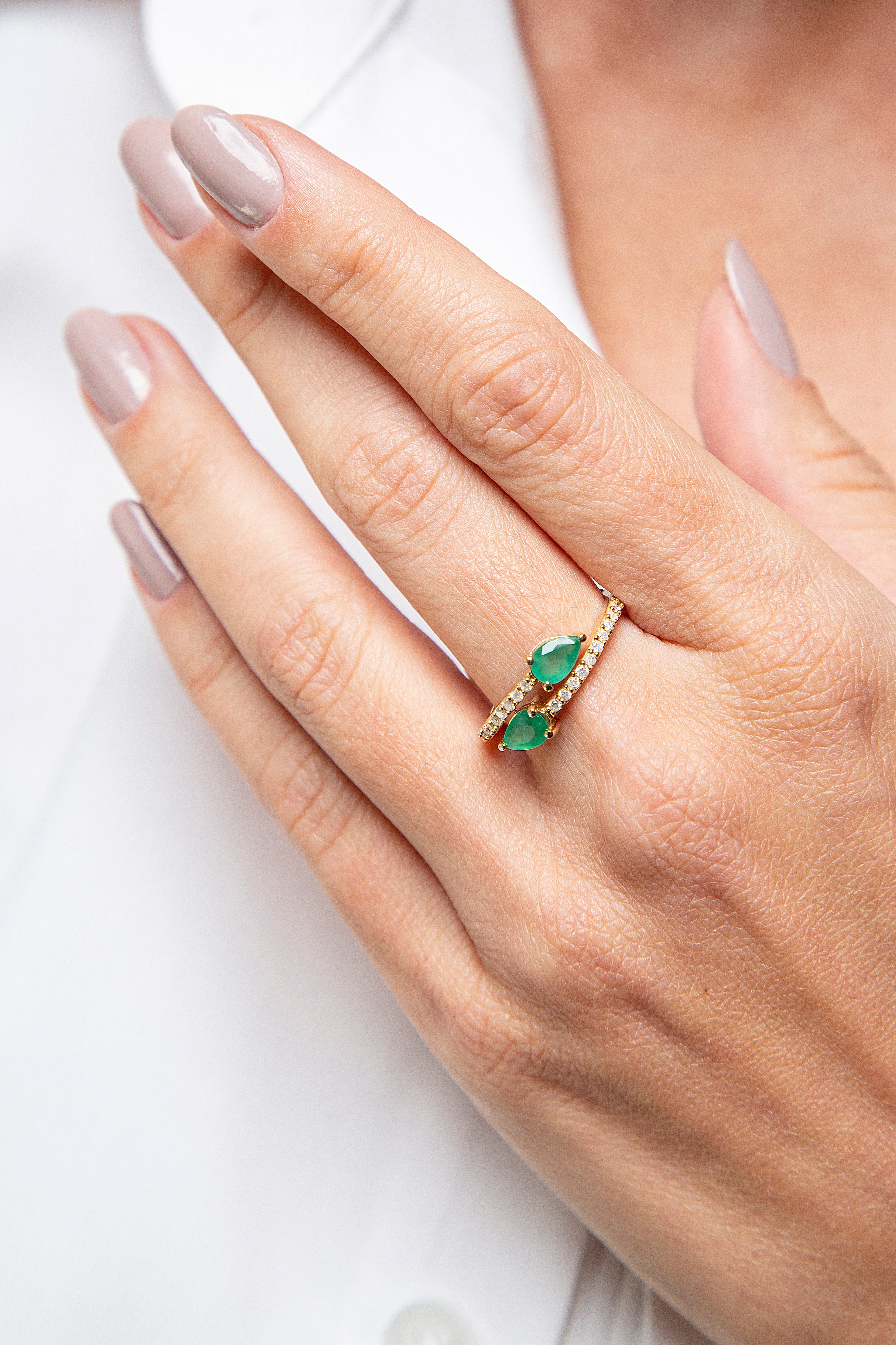 Anillo Bypass Diamante Esmeralda Oro Amarillo 14K 0.92 ct.